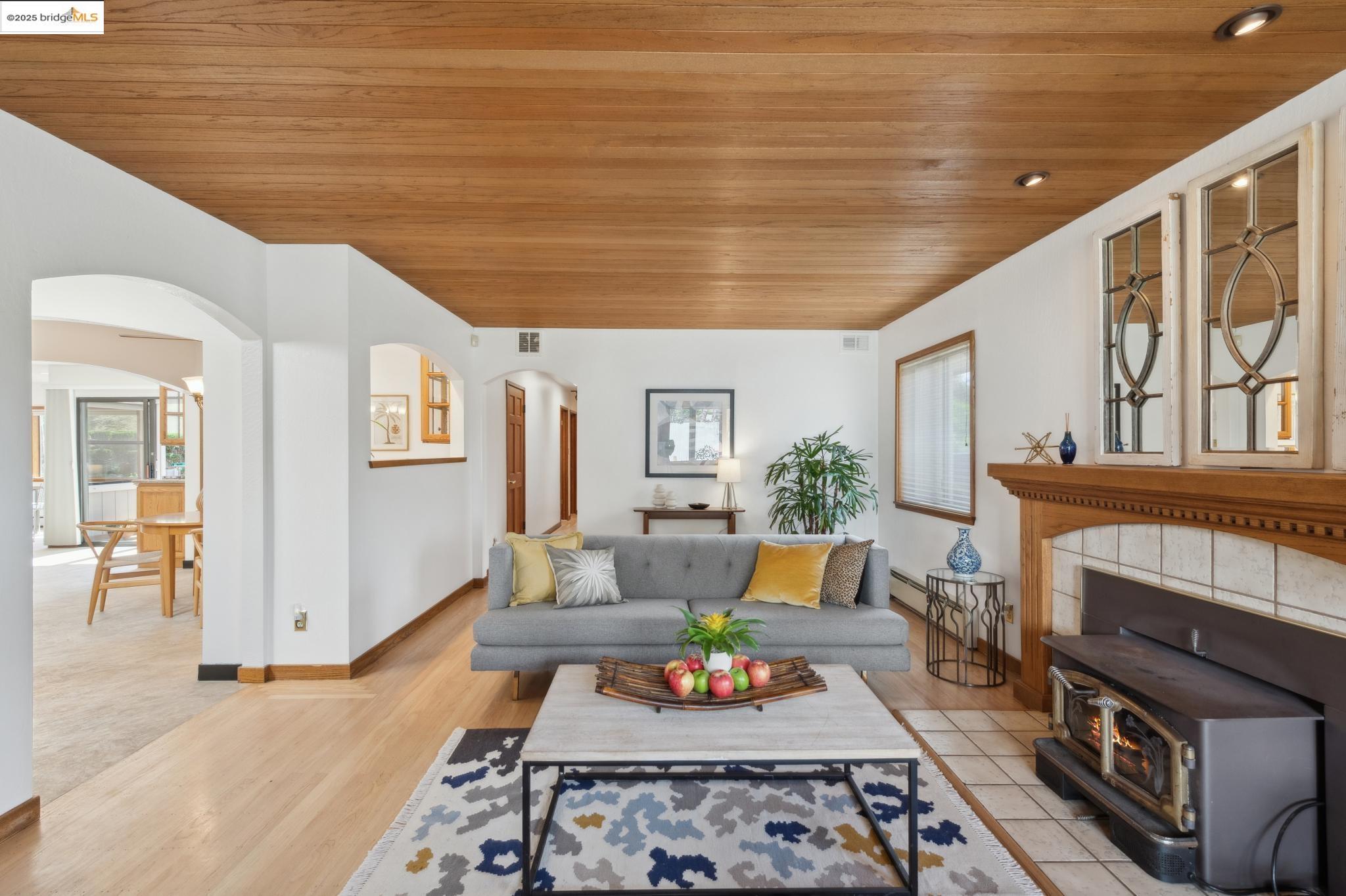 1091 Manor Rd.