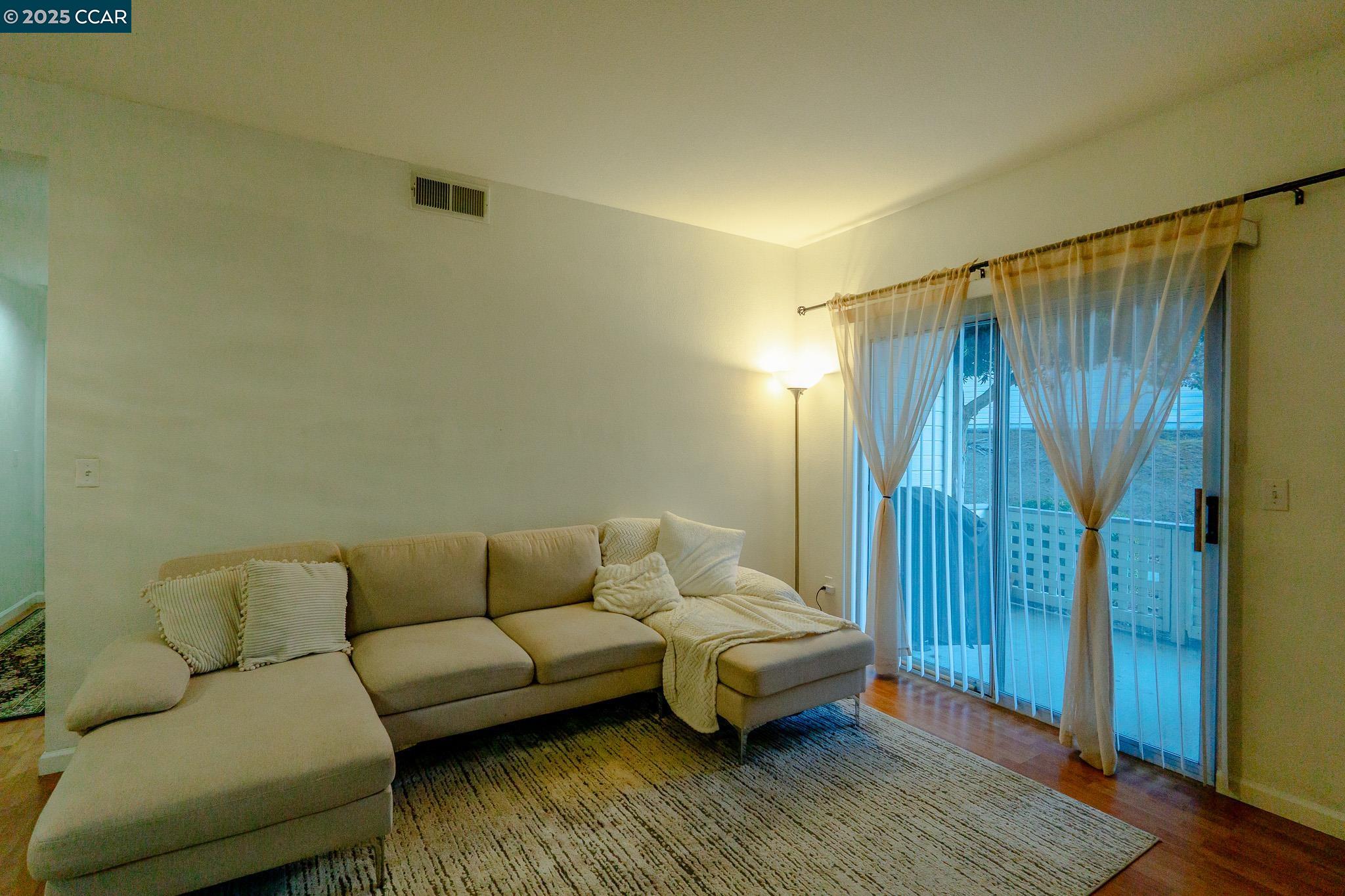 Photo #6: 41090817 Listing 