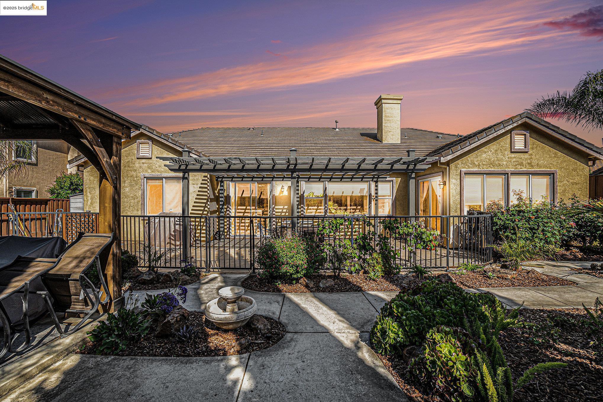 Detail Gallery Image 2 of 32 For 113 Little Ranch Circle, Oakley,  CA 94561 - 5 Beds | 3 Baths