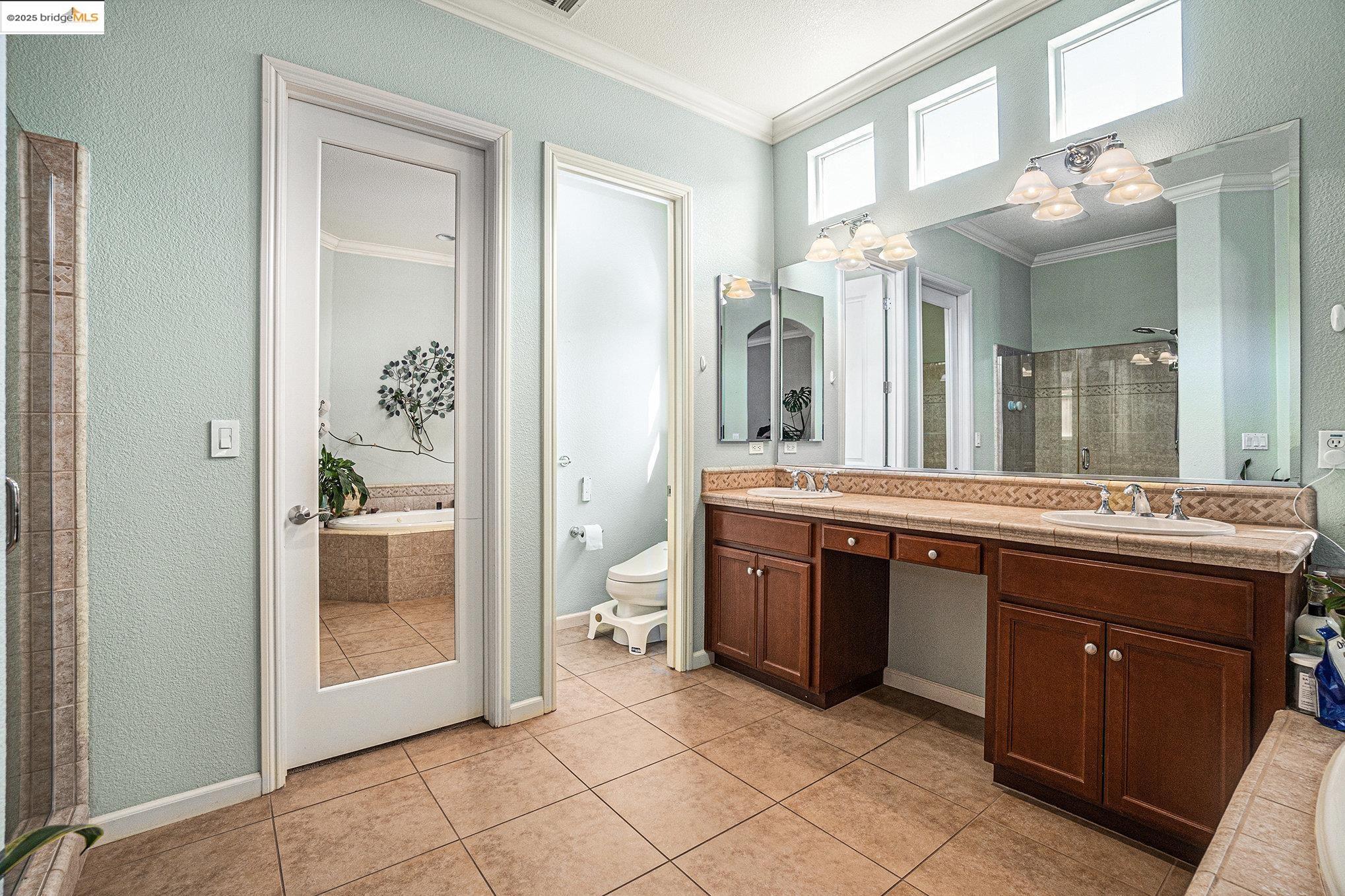 Detail Gallery Image 11 of 31 For 113 Little Ranch Circle, Oakley,  CA 94561 - 5 Beds | 3 Baths