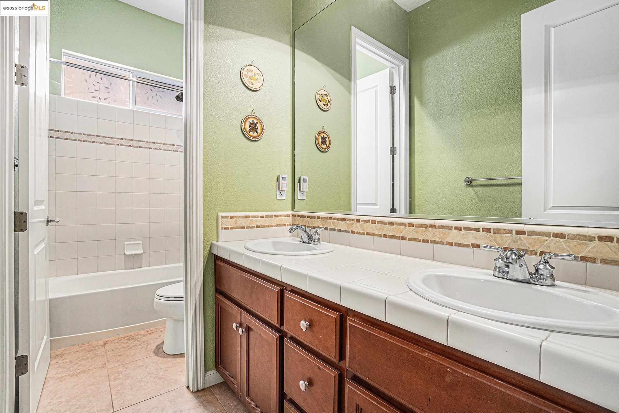 Detail Gallery Image 17 of 31 For 113 Little Ranch Circle, Oakley,  CA 94561 - 5 Beds | 3 Baths