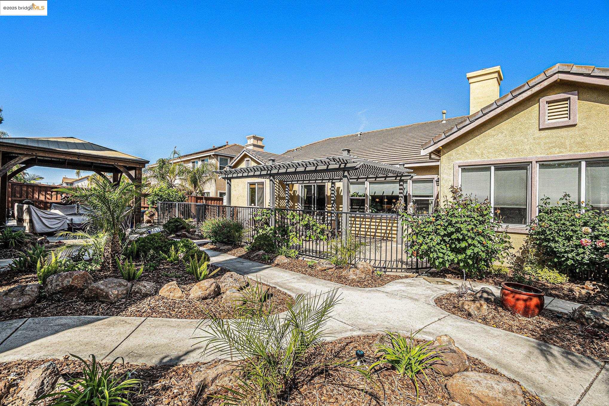 Detail Gallery Image 4 of 32 For 113 Little Ranch Circle, Oakley,  CA 94561 - 5 Beds | 3 Baths