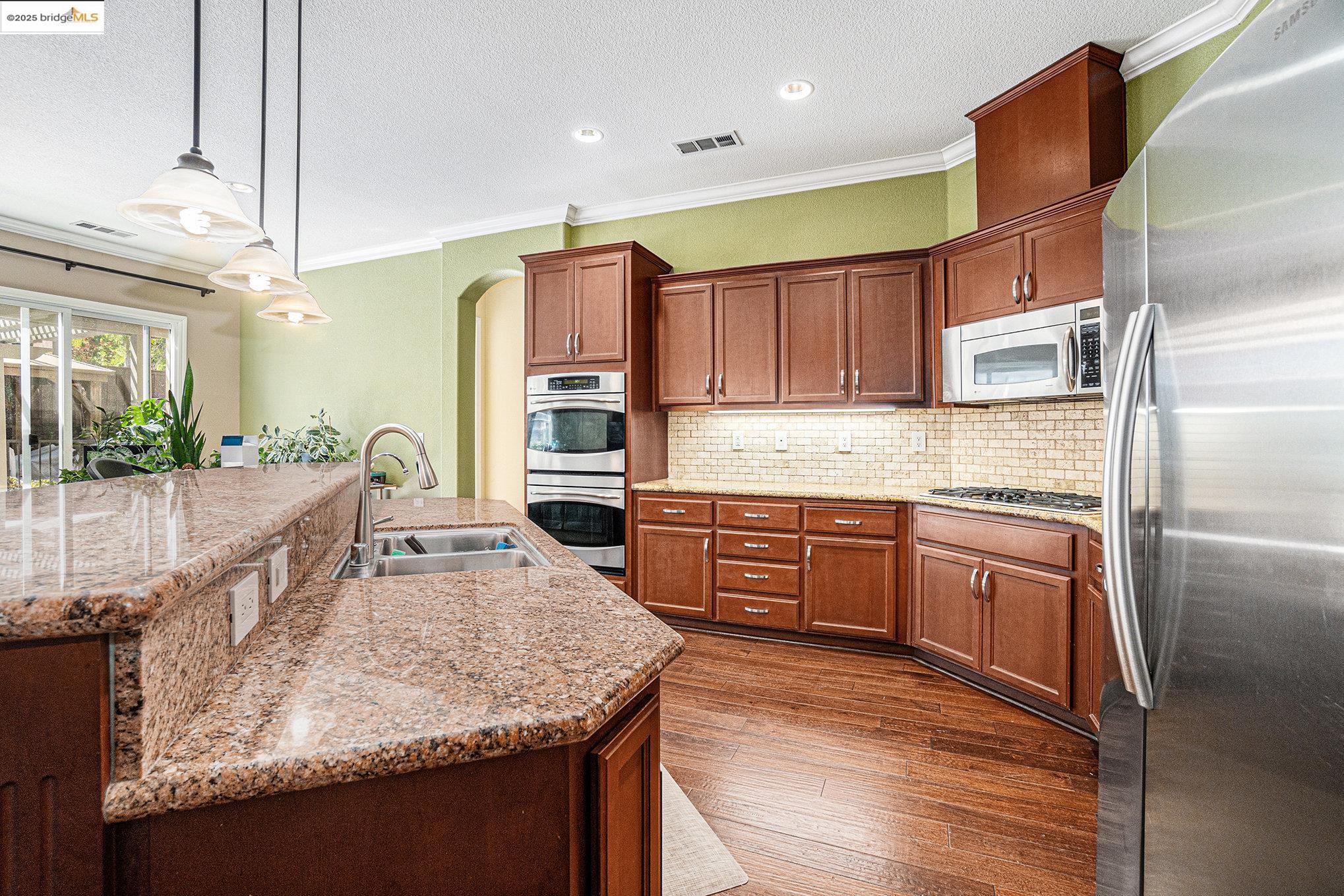 Detail Gallery Image 7 of 31 For 113 Little Ranch Circle, Oakley,  CA 94561 - 5 Beds | 3 Baths