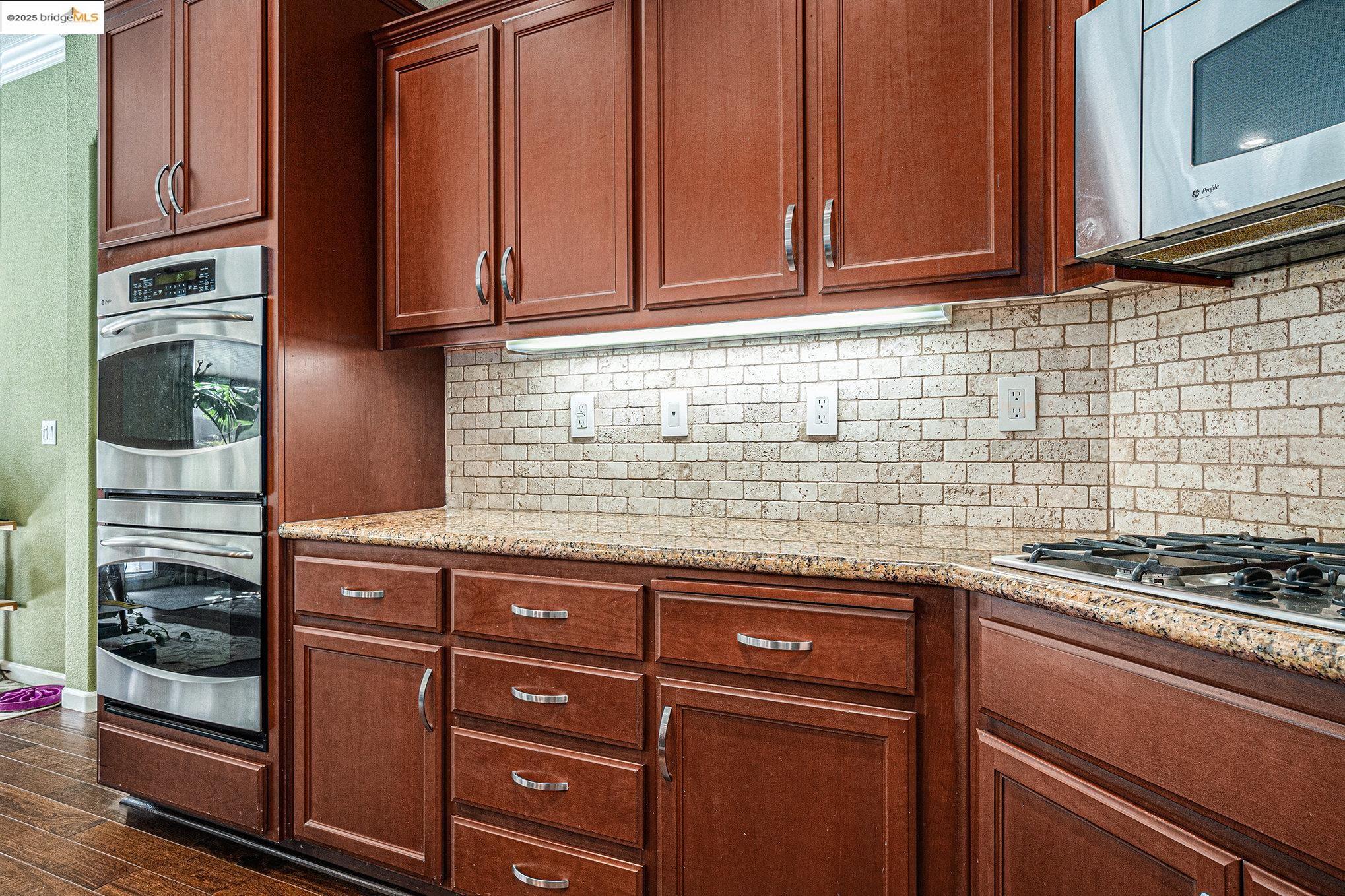 Detail Gallery Image 8 of 31 For 113 Little Ranch Circle, Oakley,  CA 94561 - 5 Beds | 3 Baths
