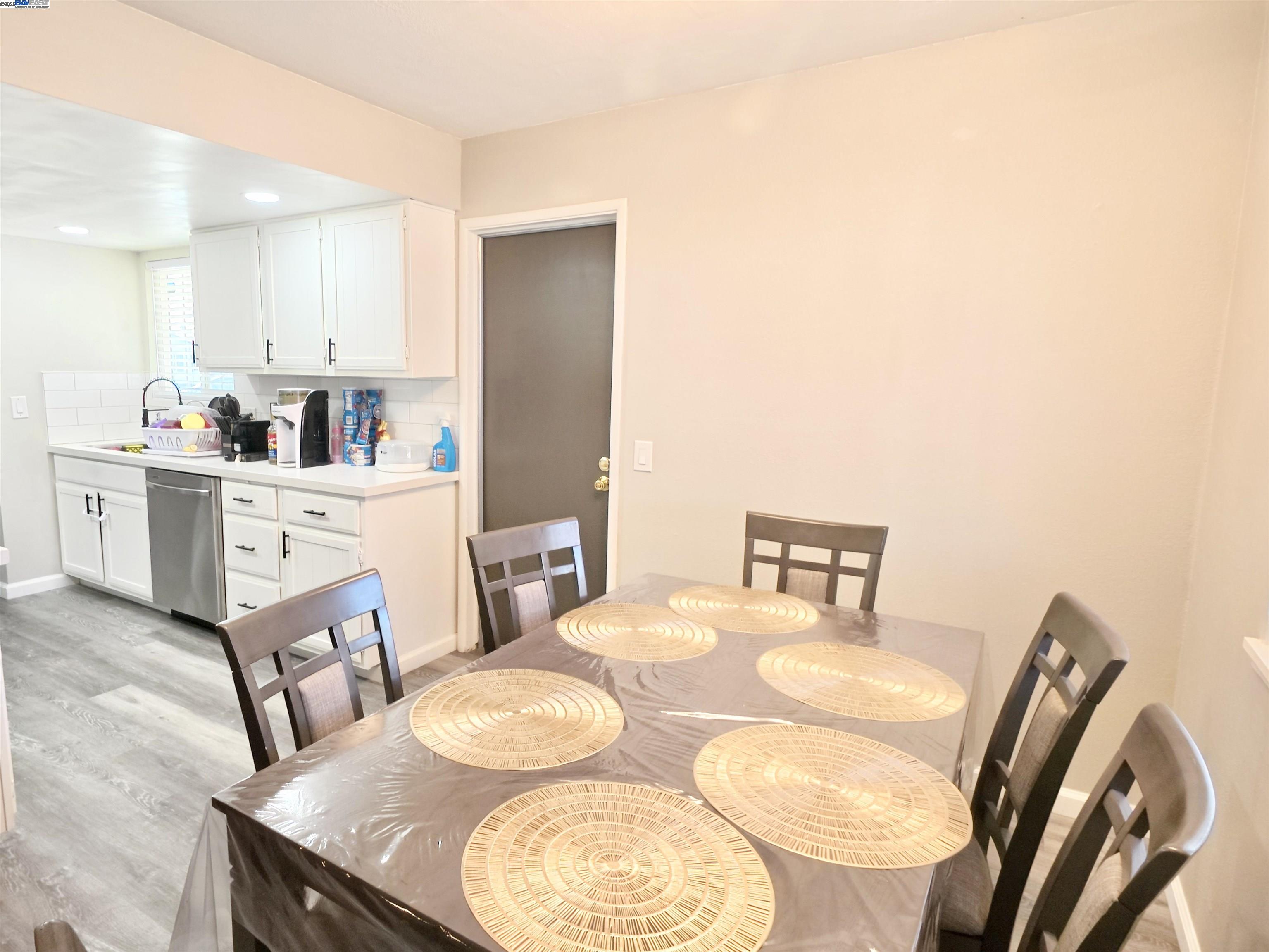 Detail Gallery Image 3 of 17 For 1213 Huntington Dr, Modesto,  CA 95350 - 3 Beds | 2 Baths