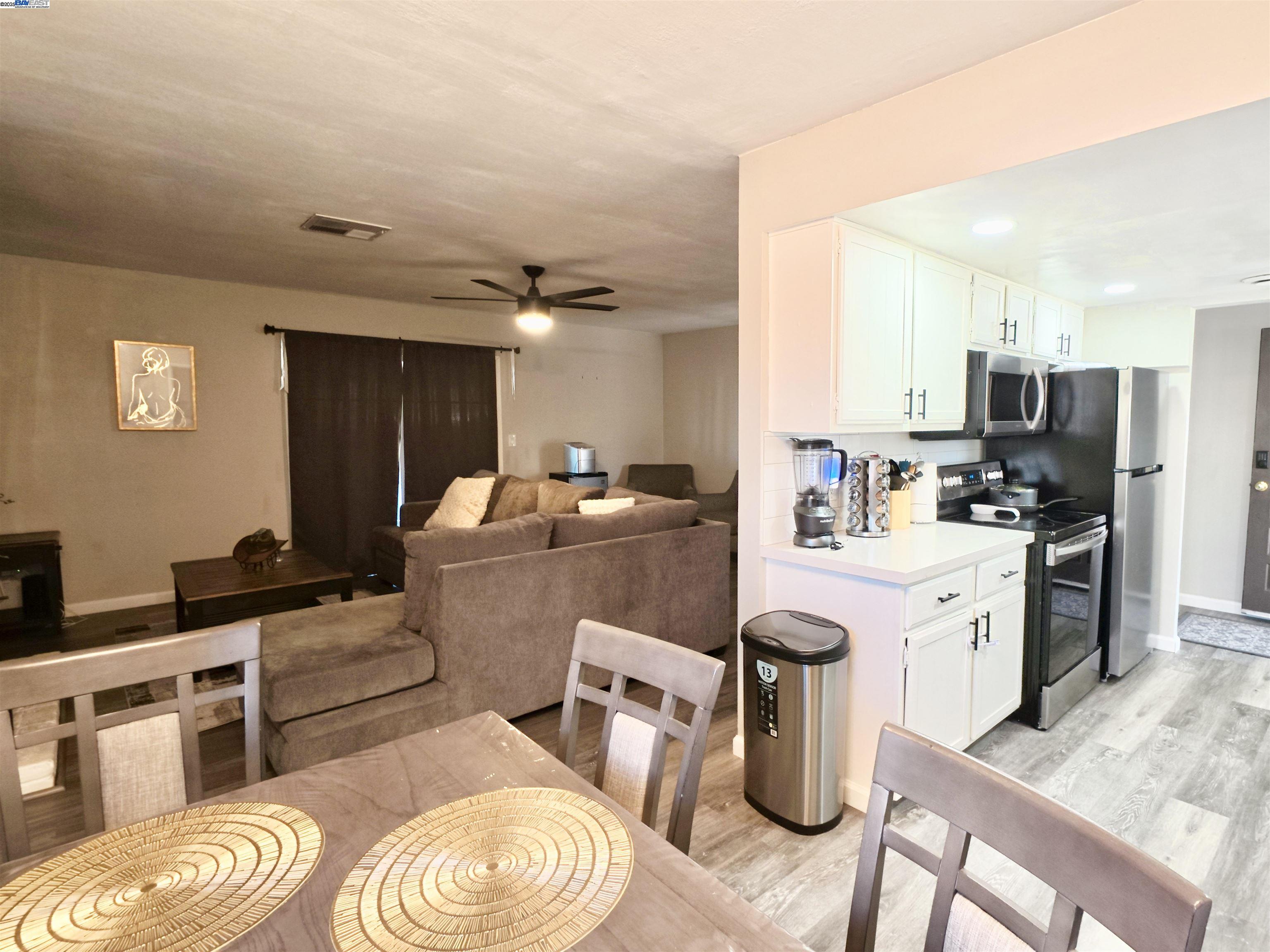 Detail Gallery Image 4 of 17 For 1213 Huntington Dr, Modesto,  CA 95350 - 3 Beds | 2 Baths