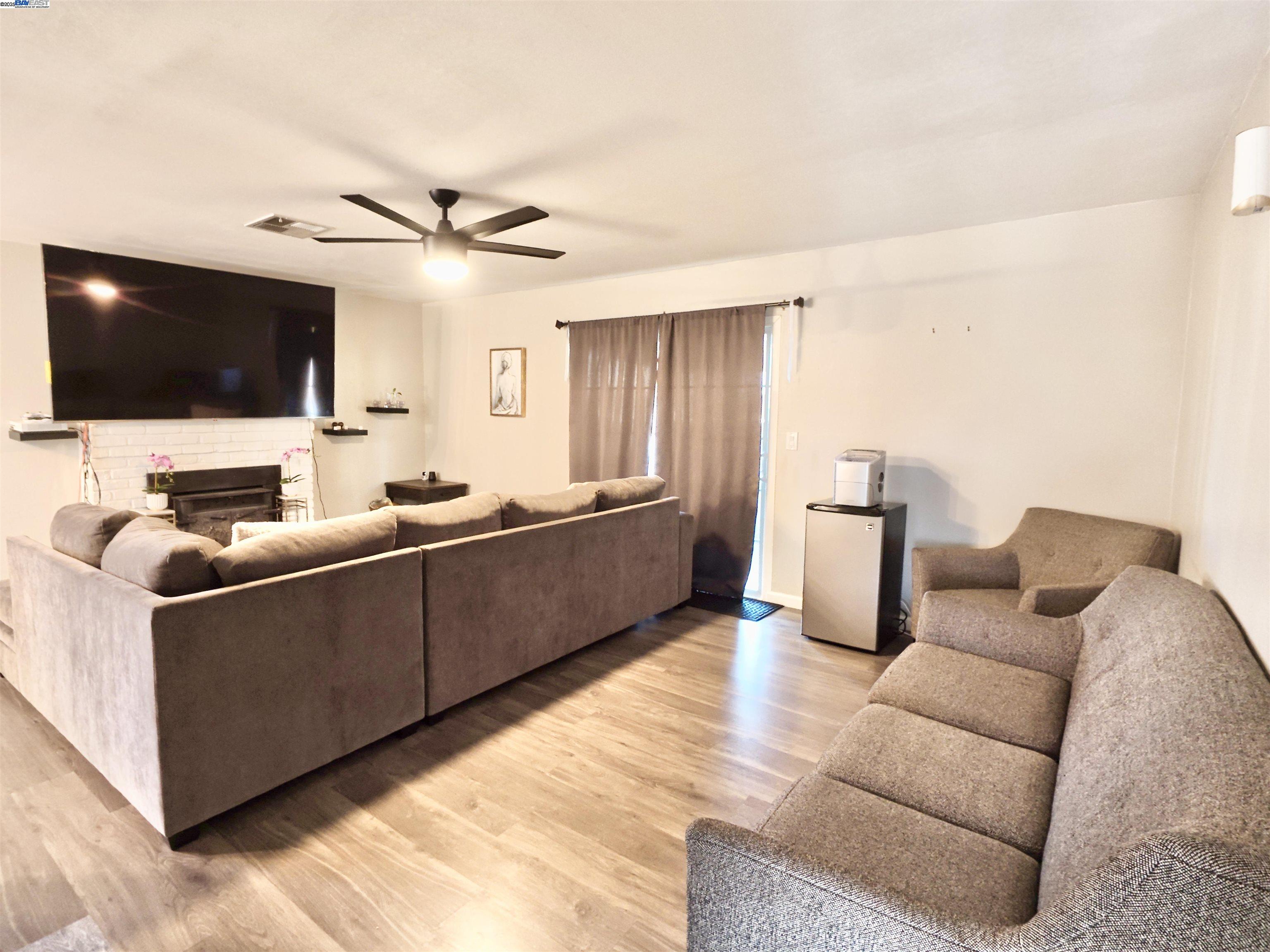 Detail Gallery Image 5 of 17 For 1213 Huntington Dr, Modesto,  CA 95350 - 3 Beds | 2 Baths