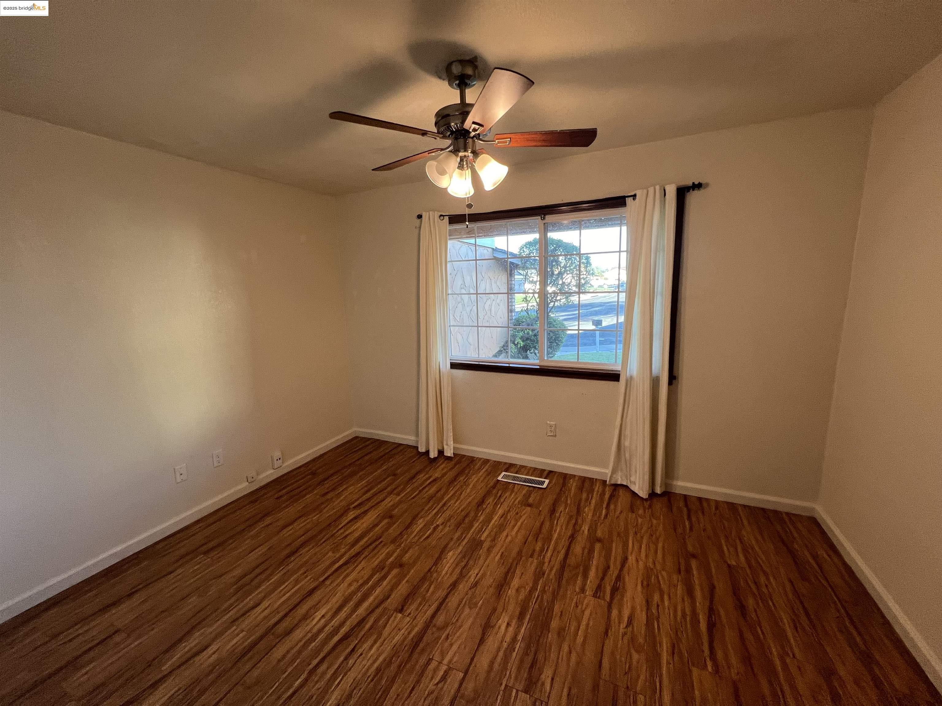 Detail Gallery Image 16 of 22 For 1315 Provence Ct, Antioch,  CA 94509 - 4 Beds | 2/1 Baths