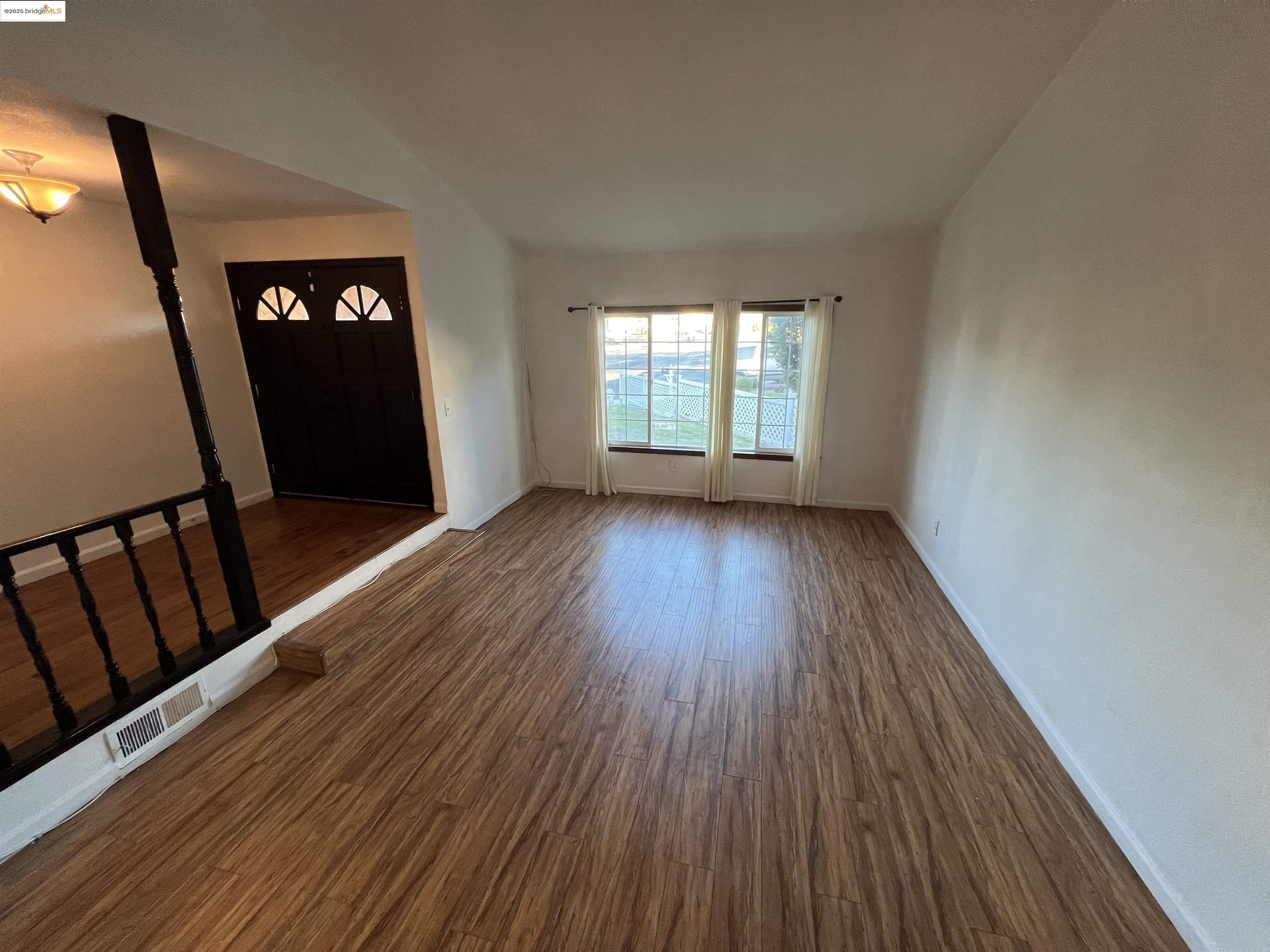 Detail Gallery Image 4 of 22 For 1315 Provence Ct, Antioch,  CA 94509 - 4 Beds | 2/1 Baths
