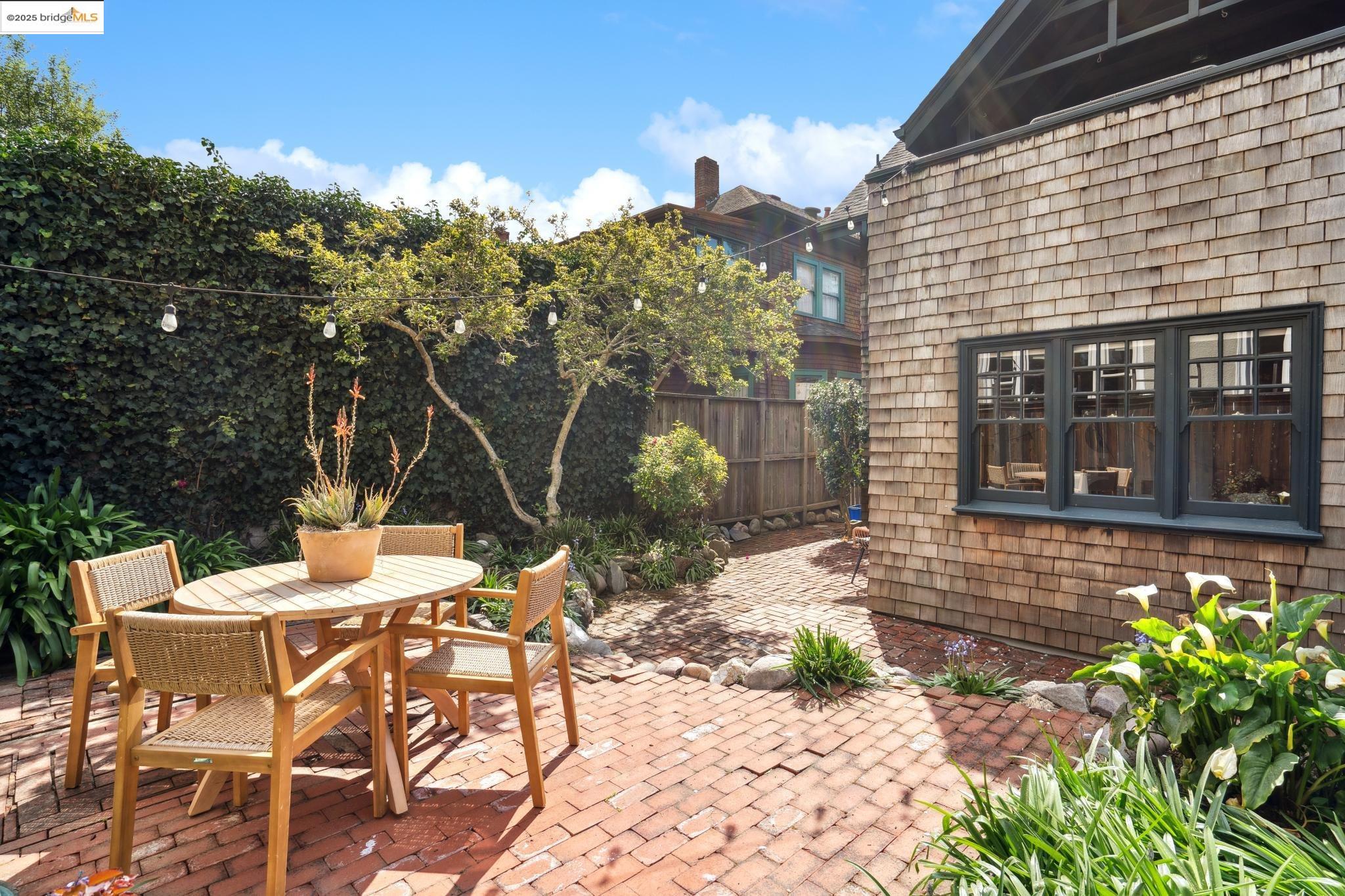 property-img