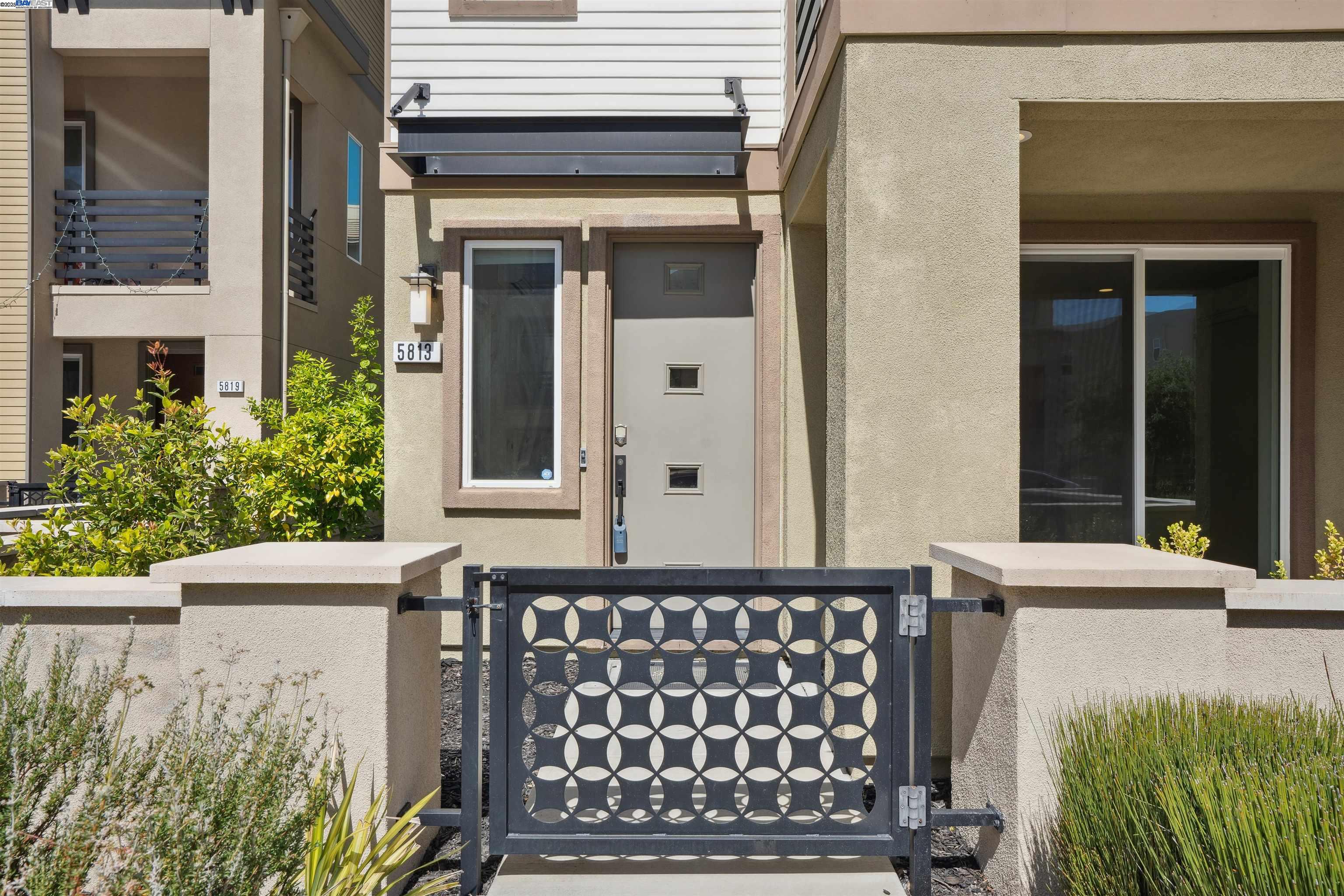Detail Gallery Image 2 of 57 For 5813 Huntley Ave, Dublin,  CA 94568 - 4 Beds | 3/1 Baths