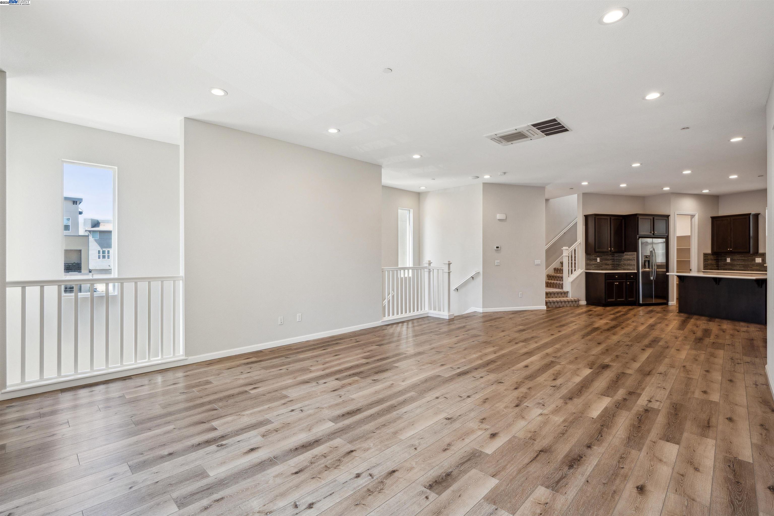 Detail Gallery Image 11 of 57 For 5813 Huntley Ave, Dublin,  CA 94568 - 4 Beds | 3/1 Baths