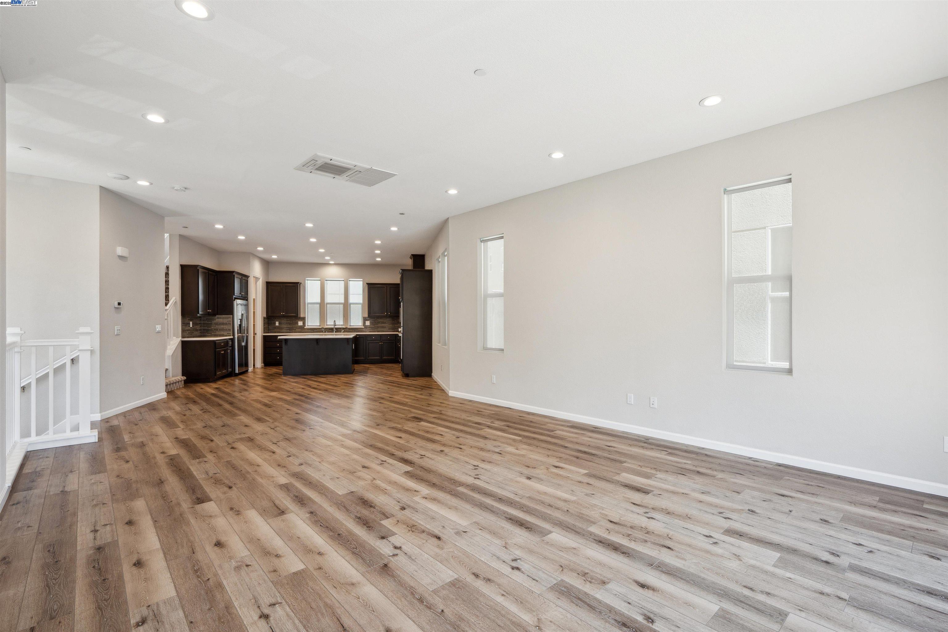 Detail Gallery Image 12 of 57 For 5813 Huntley Ave, Dublin,  CA 94568 - 4 Beds | 3/1 Baths
