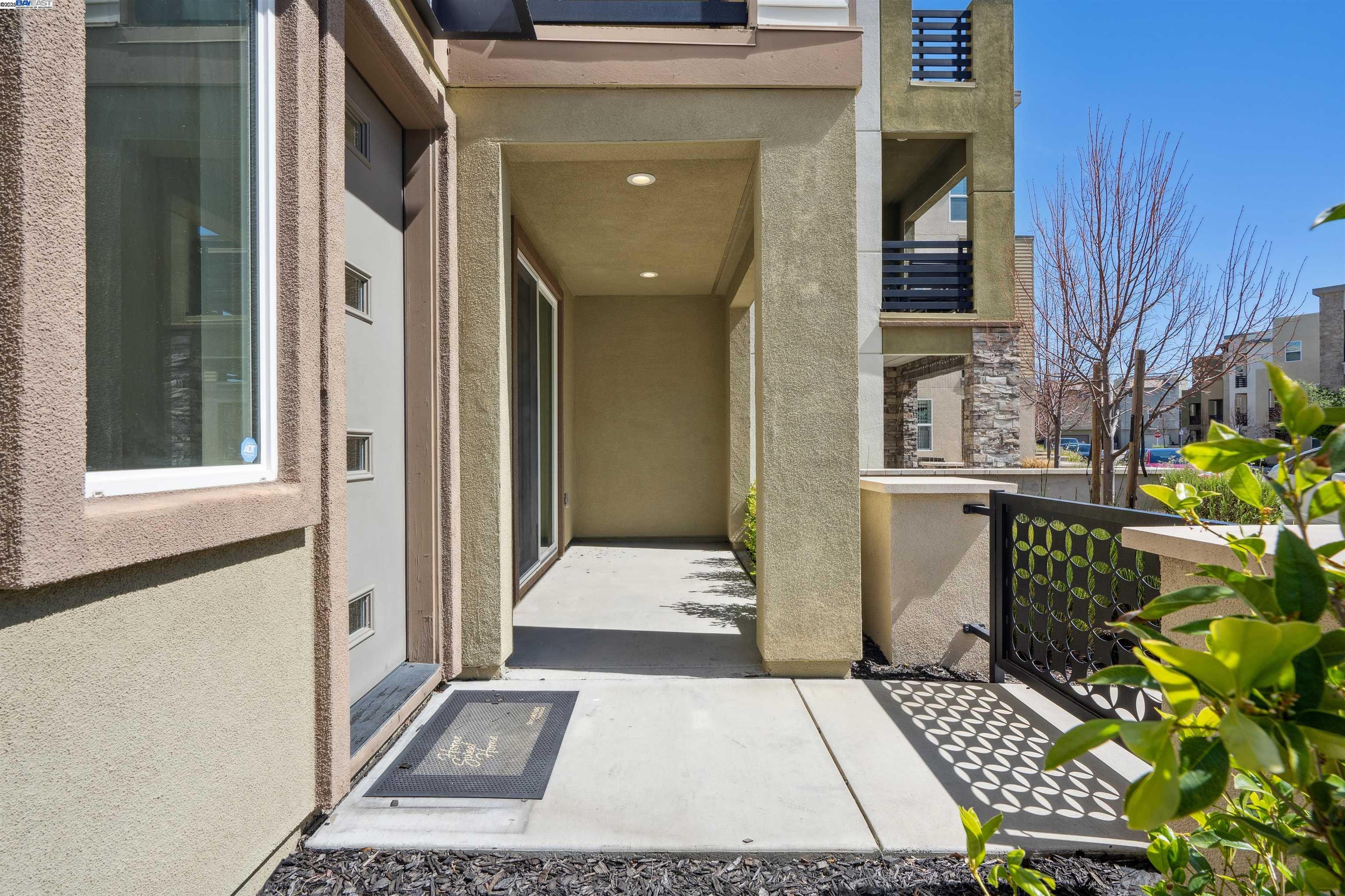 Detail Gallery Image 3 of 57 For 5813 Huntley Ave, Dublin,  CA 94568 - 4 Beds | 3/1 Baths