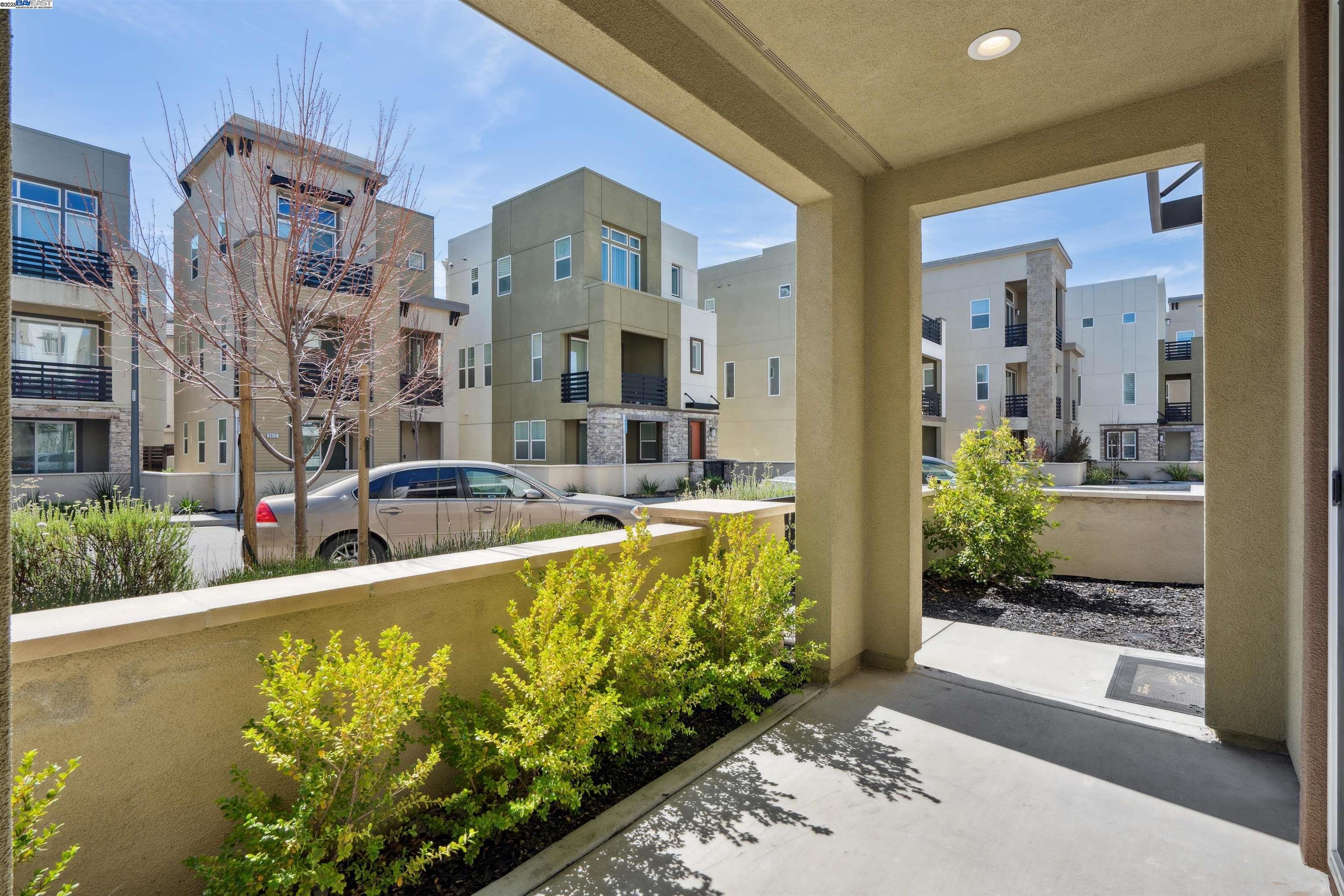 Detail Gallery Image 4 of 57 For 5813 Huntley Ave, Dublin,  CA 94568 - 4 Beds | 3/1 Baths
