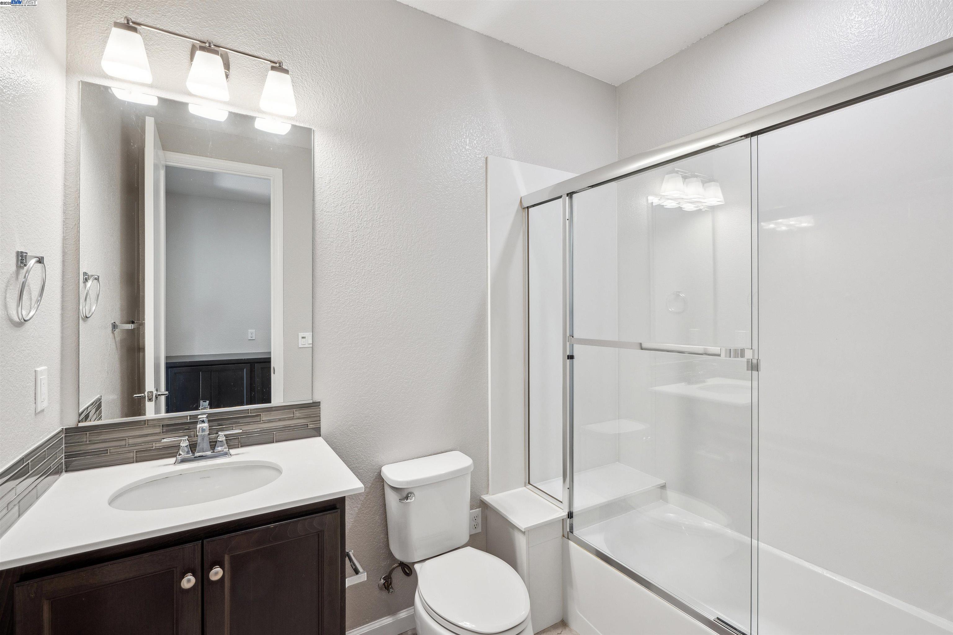 Detail Gallery Image 8 of 57 For 5813 Huntley Ave, Dublin,  CA 94568 - 4 Beds | 3/1 Baths