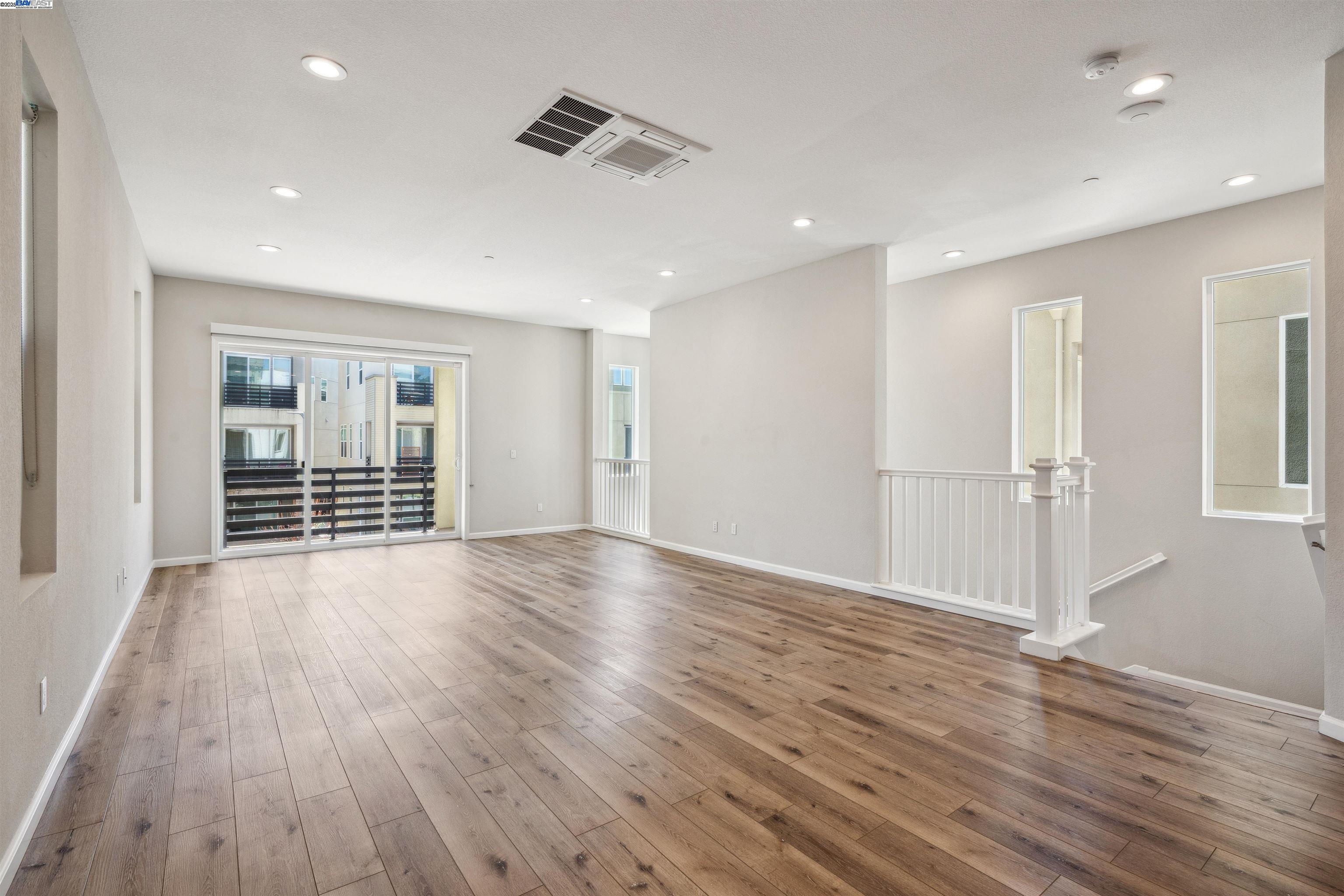 Detail Gallery Image 10 of 57 For 5813 Huntley Ave, Dublin,  CA 94568 - 4 Beds | 3/1 Baths