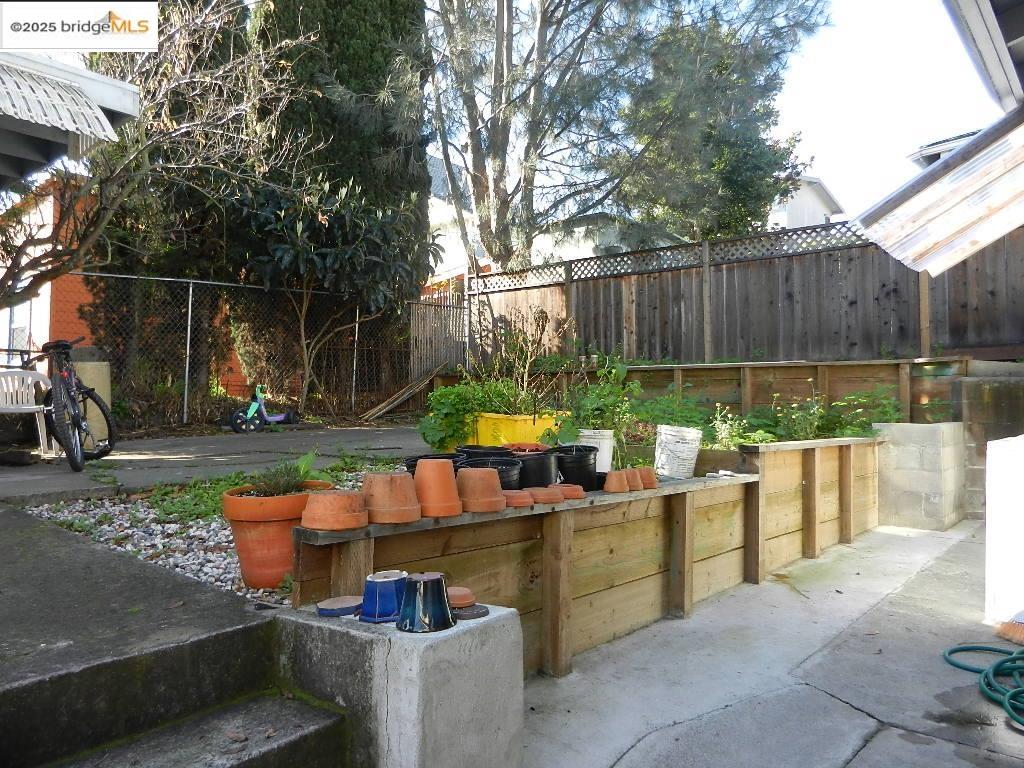 Detail Gallery Image 7 of 9 For 1435 E 32nd St, Oakland,  CA 94602 - – Beds | – Baths