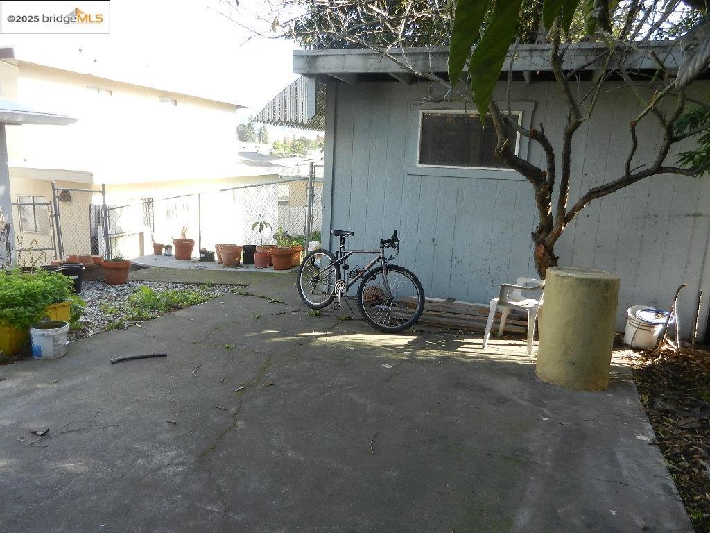 Detail Gallery Image 8 of 9 For 1435 E 32nd St, Oakland,  CA 94602 - – Beds | – Baths