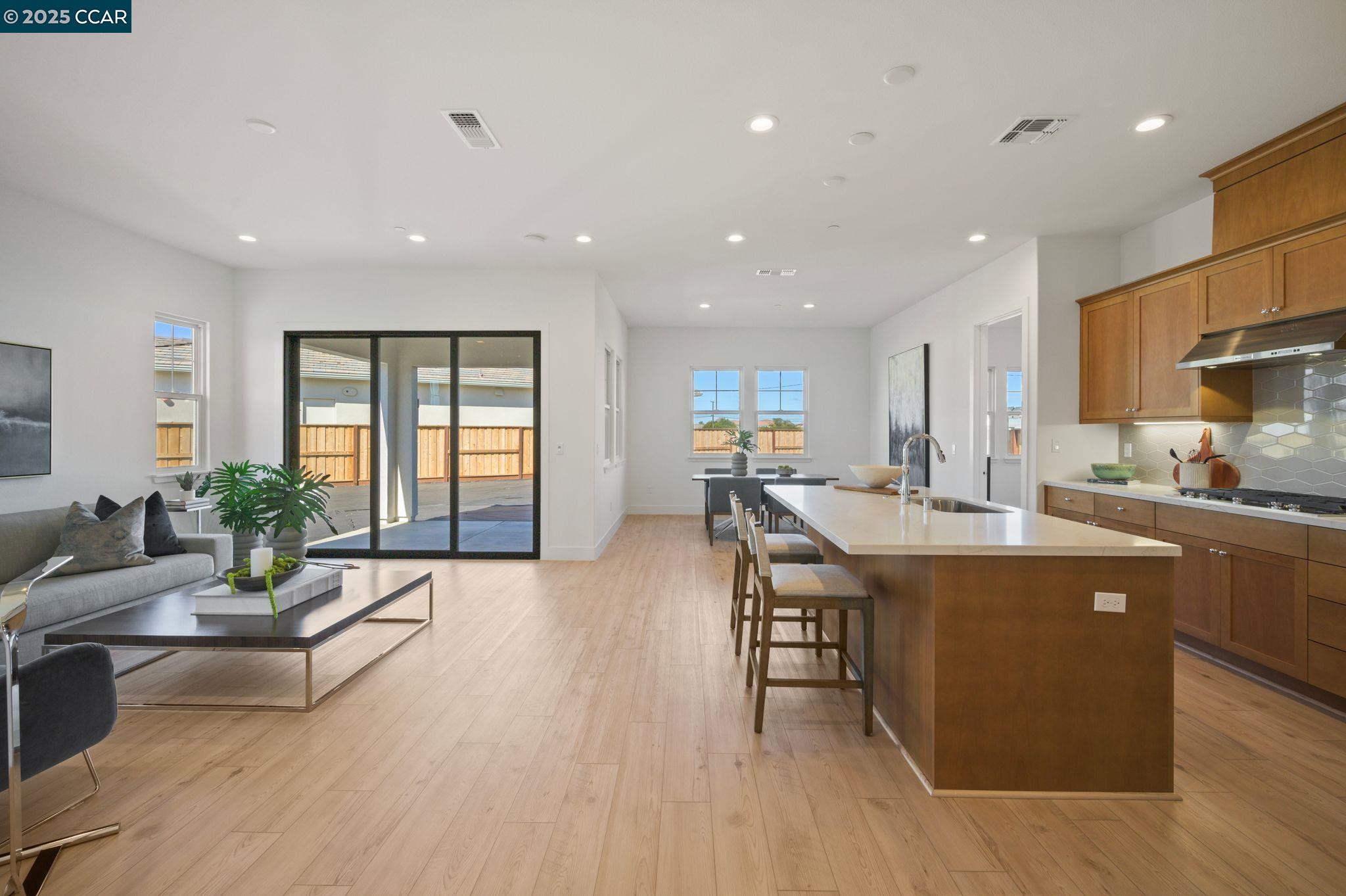 Detail Gallery Image 6 of 38 For 1826 Cascade Lane, Tracy,  CA 95377 - 2 Beds | 2 Baths