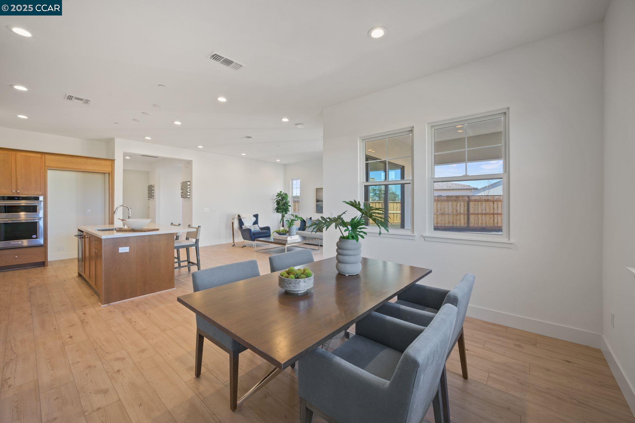 Detail Gallery Image 7 of 38 For 1826 Cascade Lane, Tracy,  CA 95377 - 2 Beds | 2 Baths