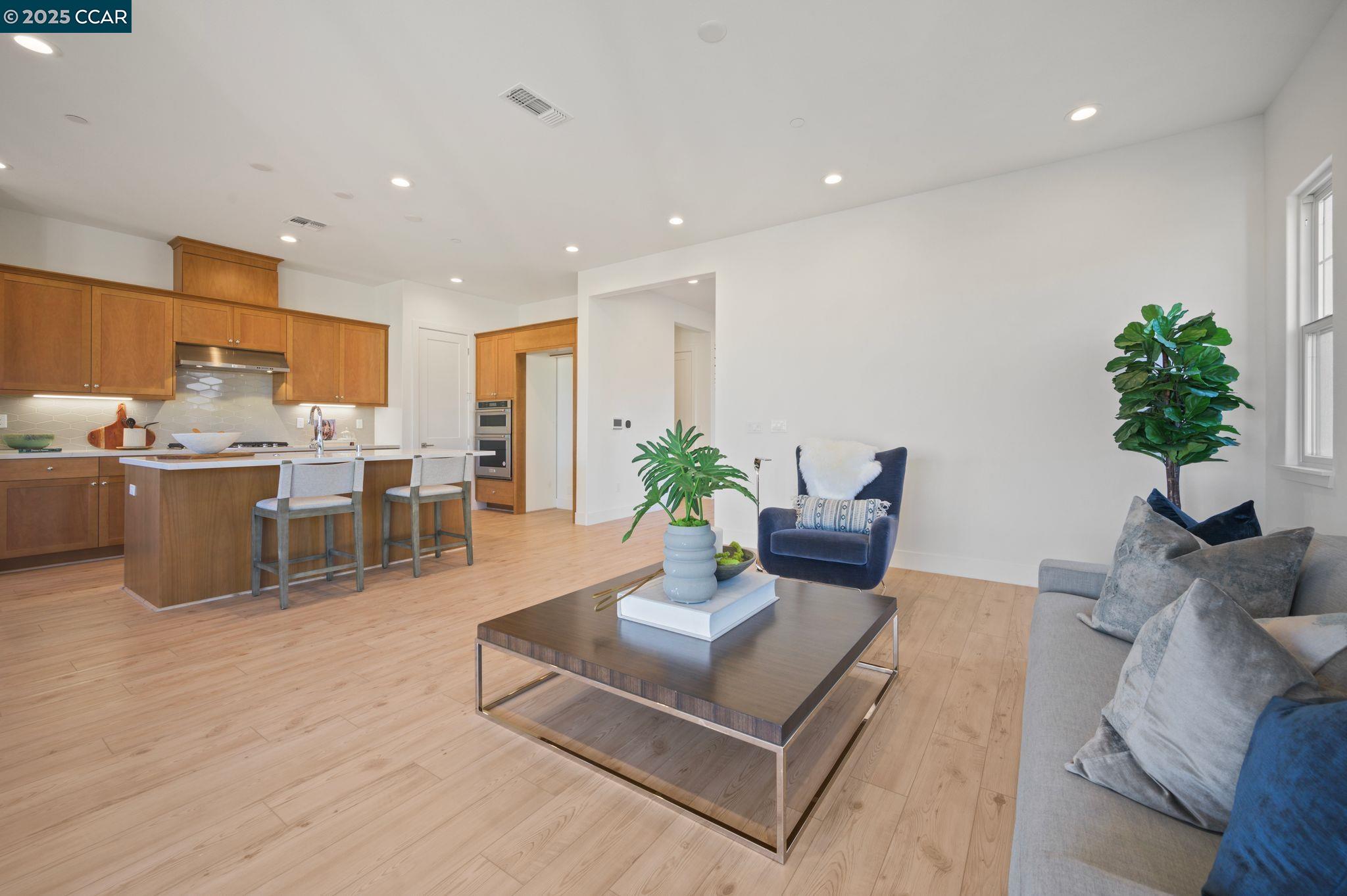 Detail Gallery Image 8 of 38 For 1826 Cascade Lane, Tracy,  CA 95377 - 2 Beds | 2 Baths