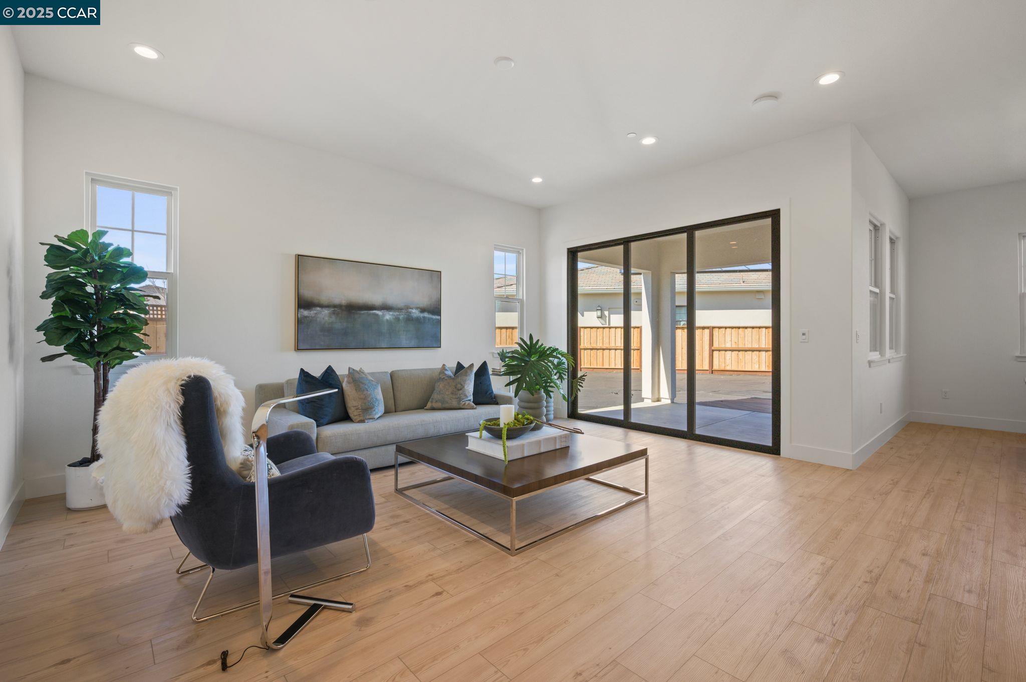 Detail Gallery Image 10 of 38 For 1826 Cascade Lane, Tracy,  CA 95377 - 2 Beds | 2 Baths
