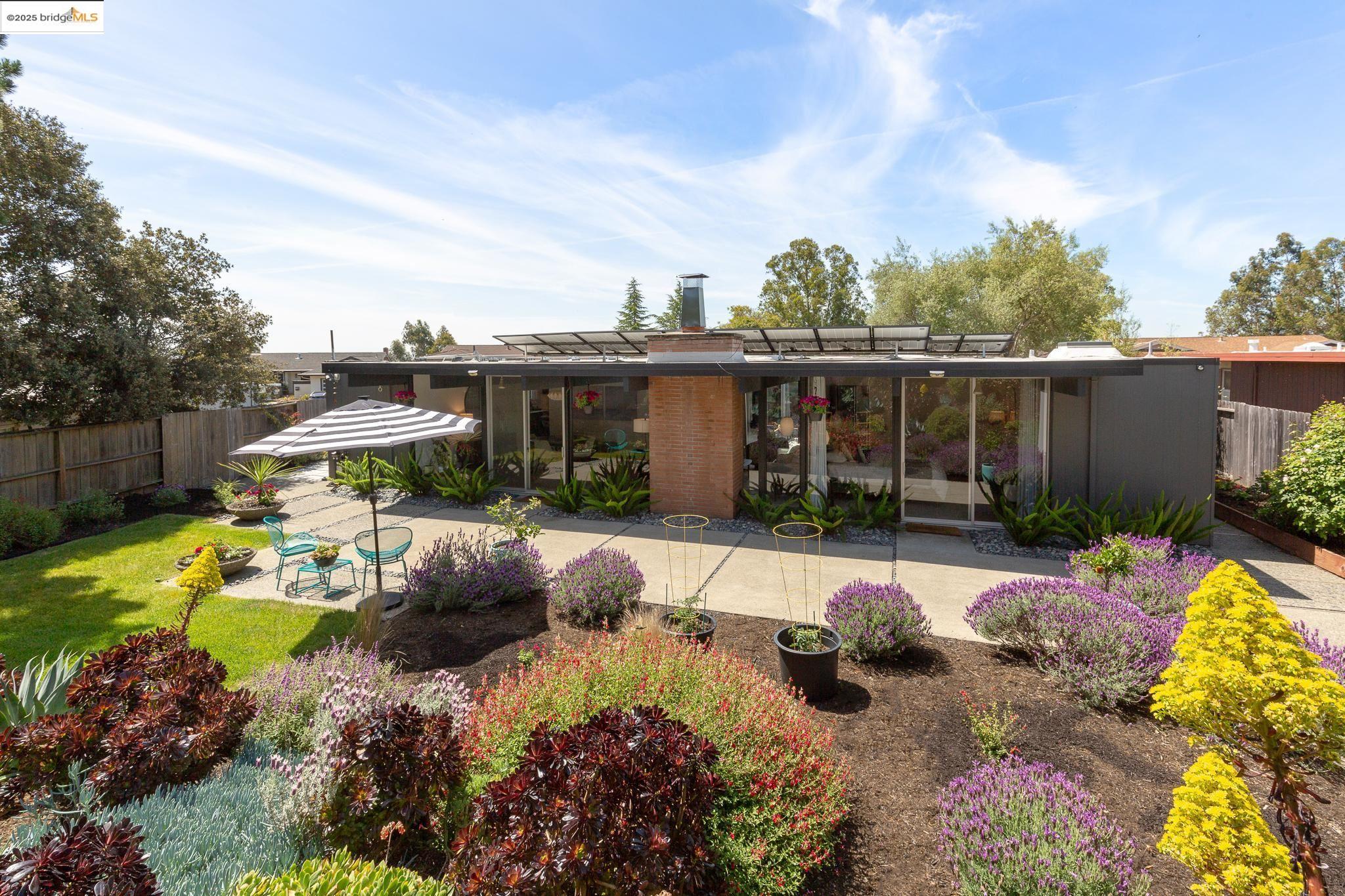 8156 Coach Dr, Oakland, California 94605, 5 Bedrooms Bedrooms, 8 Rooms Rooms,2 BathroomsBathrooms,Residential,For Sale,8156 Coach Dr,41090861