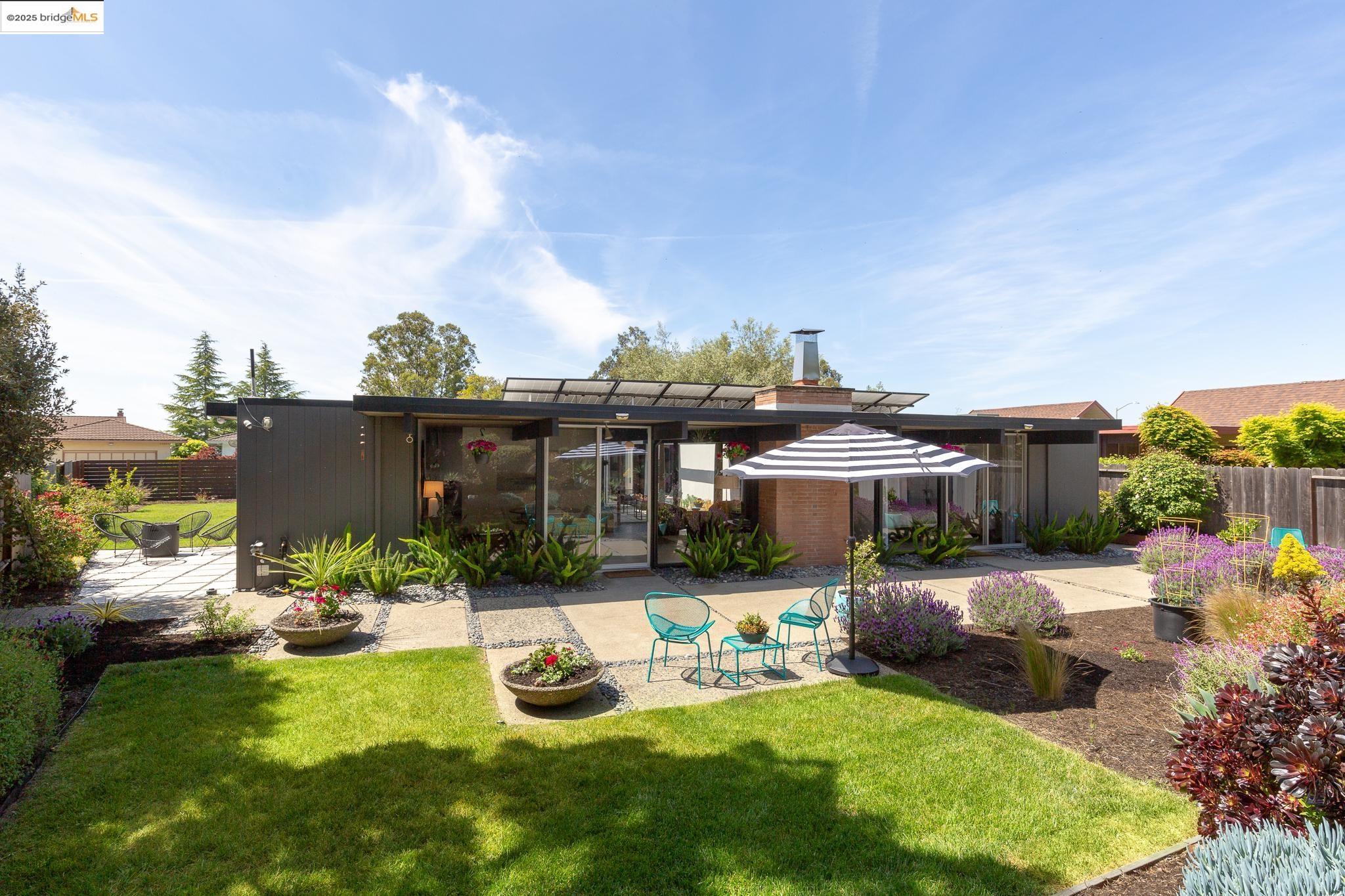 8156 Coach Dr, Oakland, California 94605, 5 Bedrooms Bedrooms, 8 Rooms Rooms,2 BathroomsBathrooms,Residential,For Sale,8156 Coach Dr,41090861