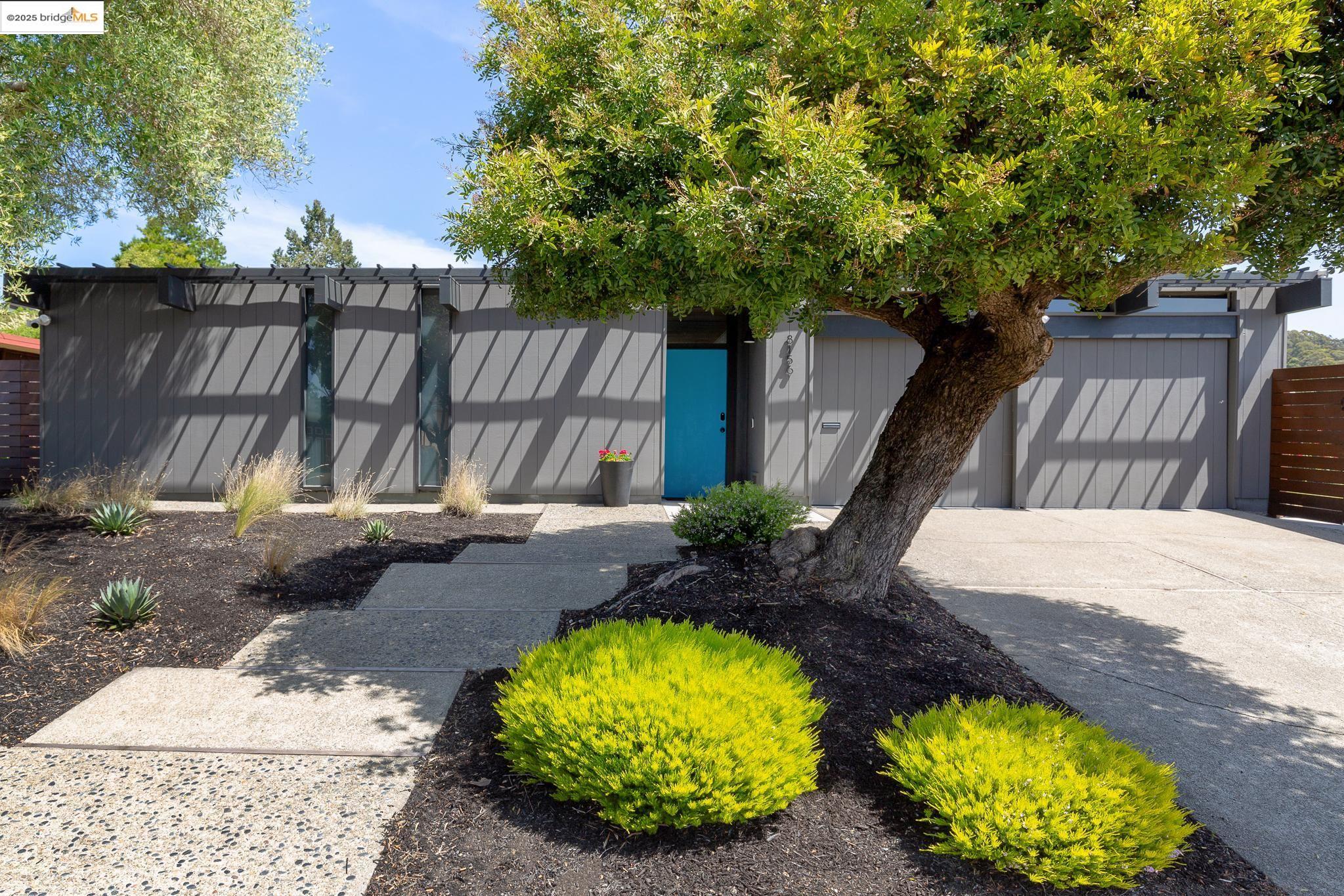 8156 Coach Dr, Oakland, California 94605, 5 Bedrooms Bedrooms, 8 Rooms Rooms,2 BathroomsBathrooms,Residential,For Sale,8156 Coach Dr,41090861