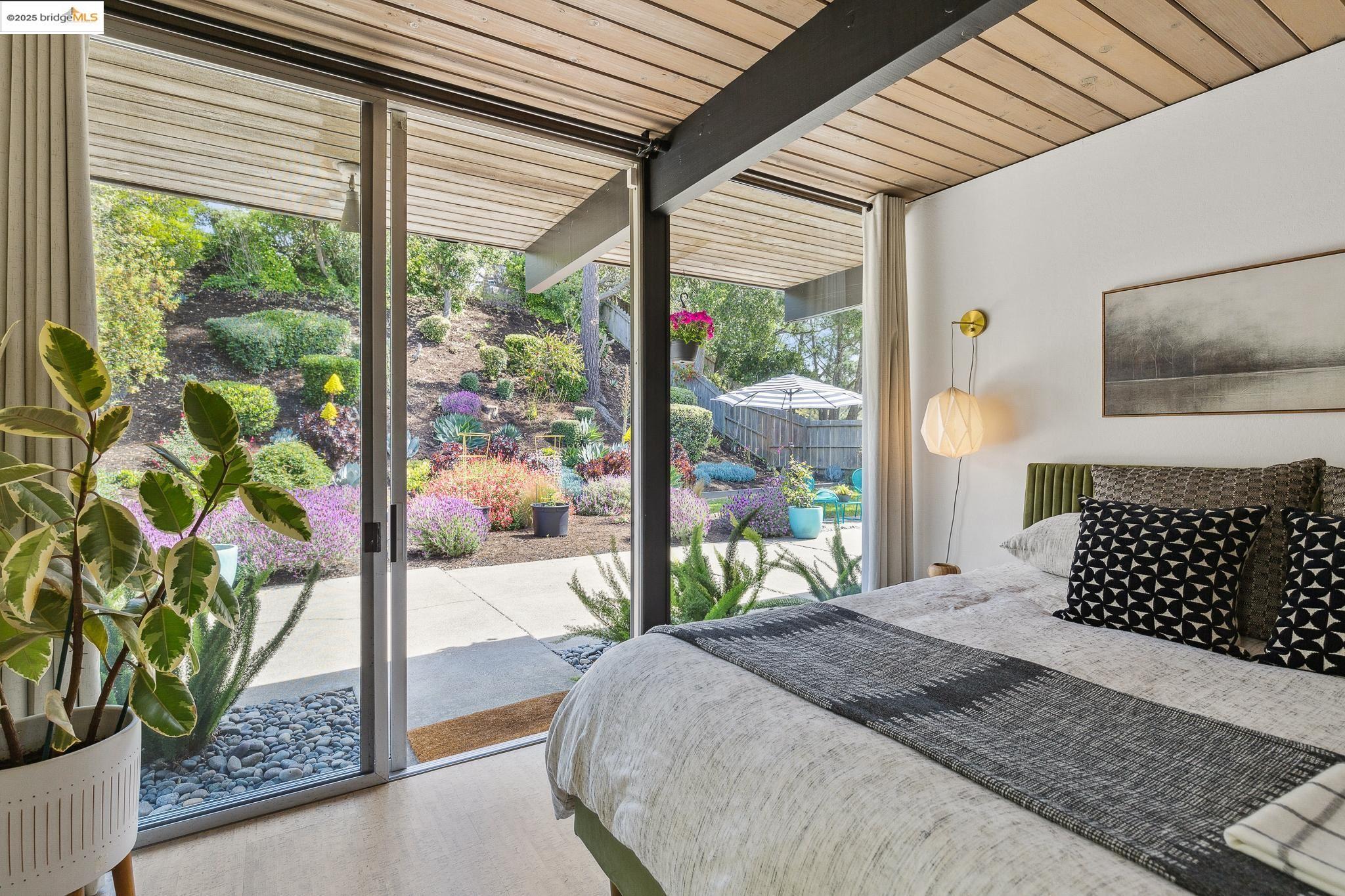 8156 Coach Dr, Oakland, California 94605, 5 Bedrooms Bedrooms, 8 Rooms Rooms,2 BathroomsBathrooms,Residential,For Sale,8156 Coach Dr,41090861