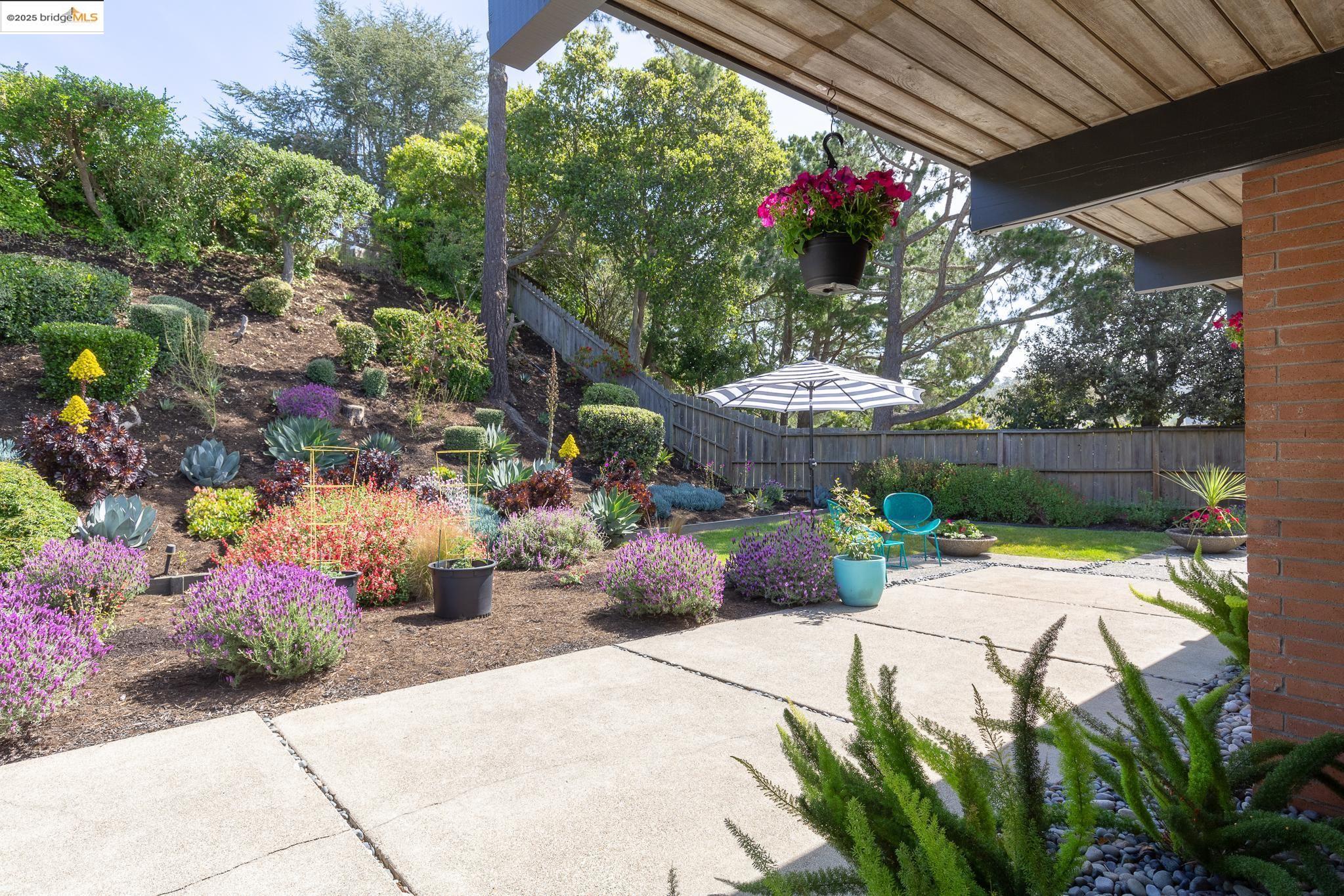 8156 Coach Dr, Oakland, California 94605, 5 Bedrooms Bedrooms, 8 Rooms Rooms,2 BathroomsBathrooms,Residential,For Sale,8156 Coach Dr,41090861
