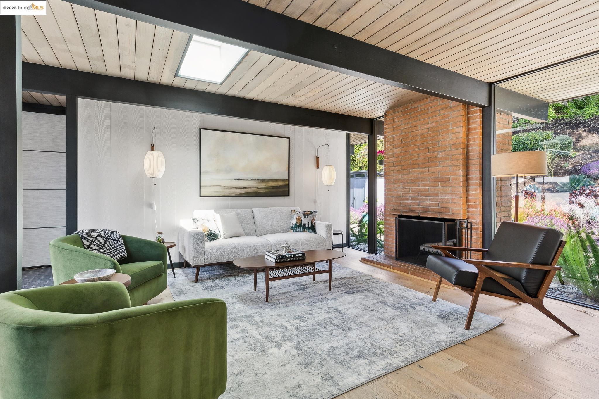 8156 Coach Dr, Oakland, California 94605, 5 Bedrooms Bedrooms, 8 Rooms Rooms,2 BathroomsBathrooms,Residential,For Sale,8156 Coach Dr,41090861