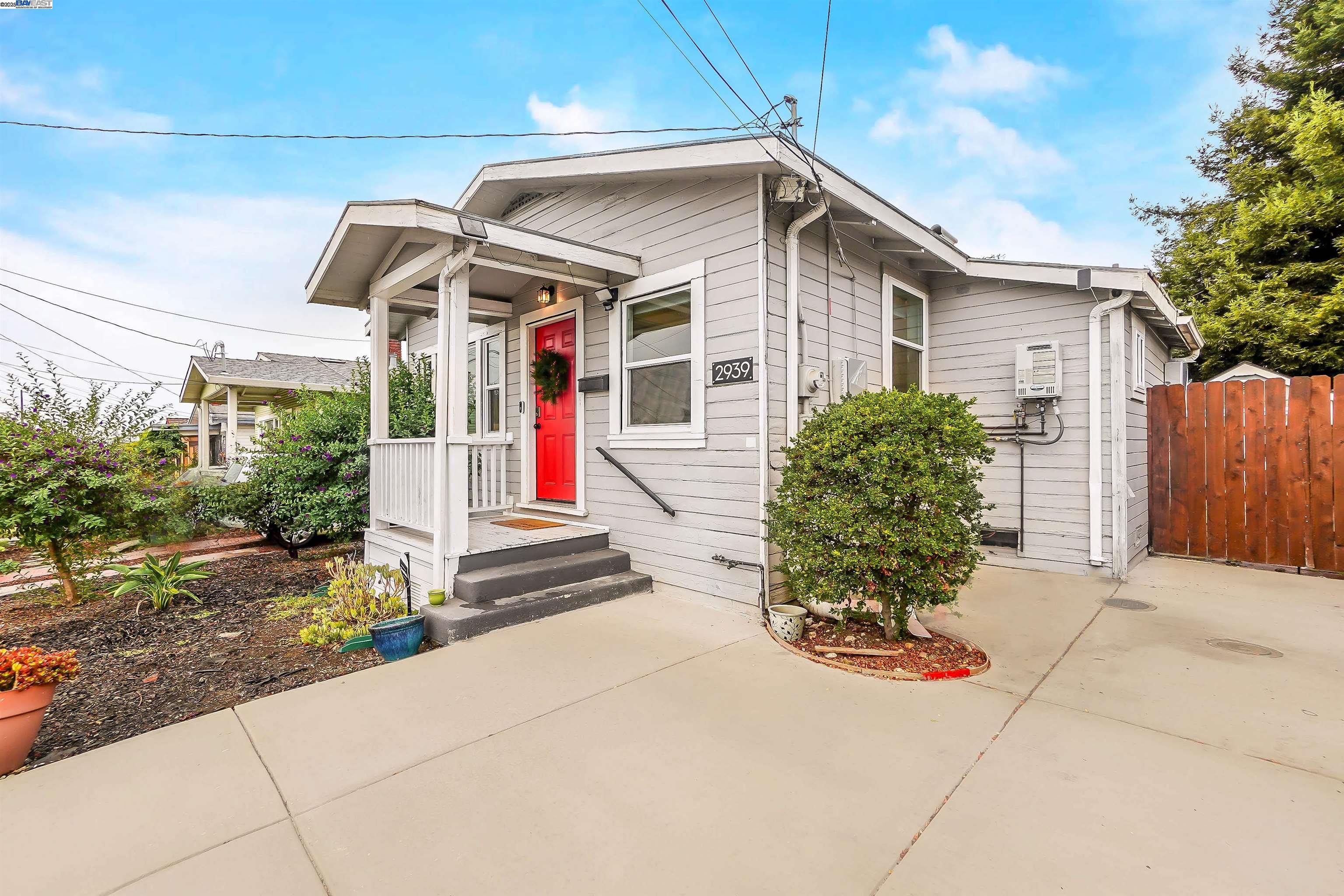 Detail Gallery Image 1 of 1 For 2939 60th Avenue, Oakland,  CA 94605 - 2 Beds | 1 Baths