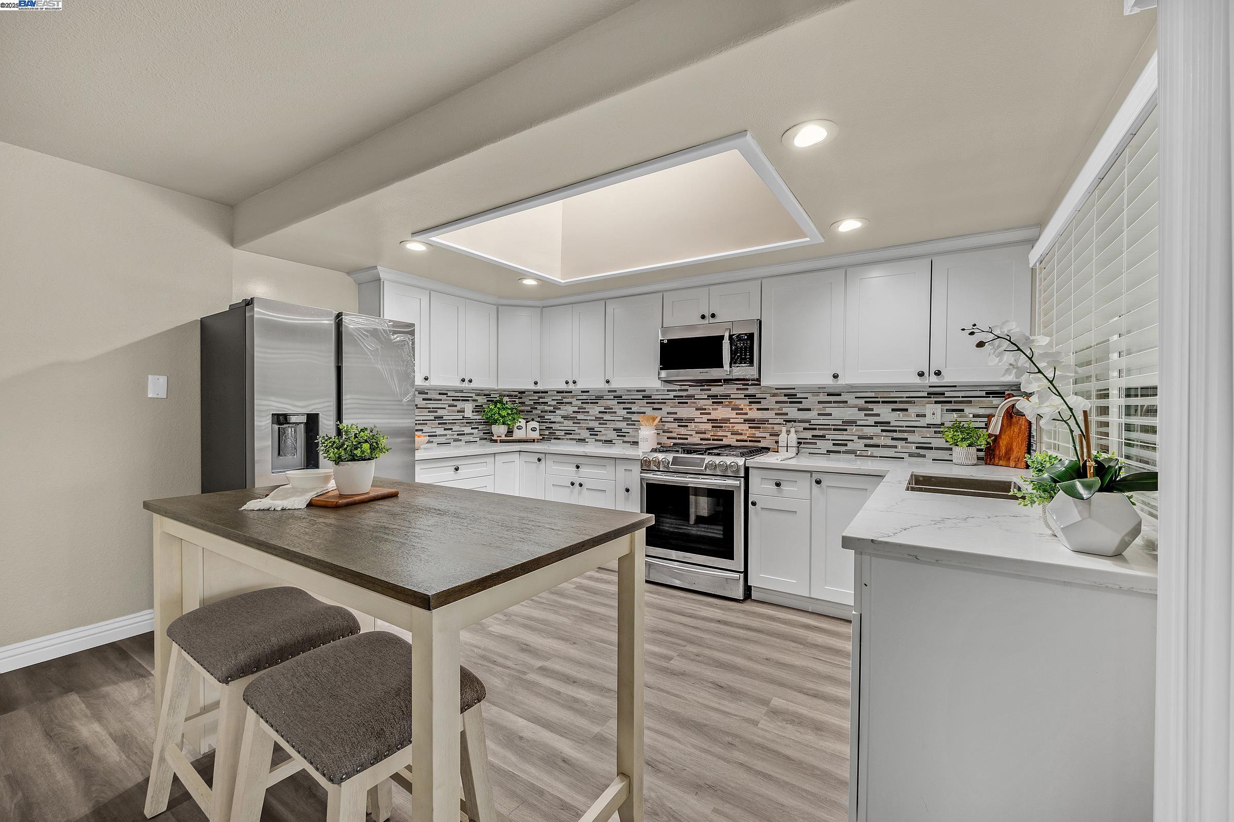 Detail Gallery Image 1 of 41 For 2702 Chinook Ct, Union City,  CA 94587 - 4 Beds | 2 Baths