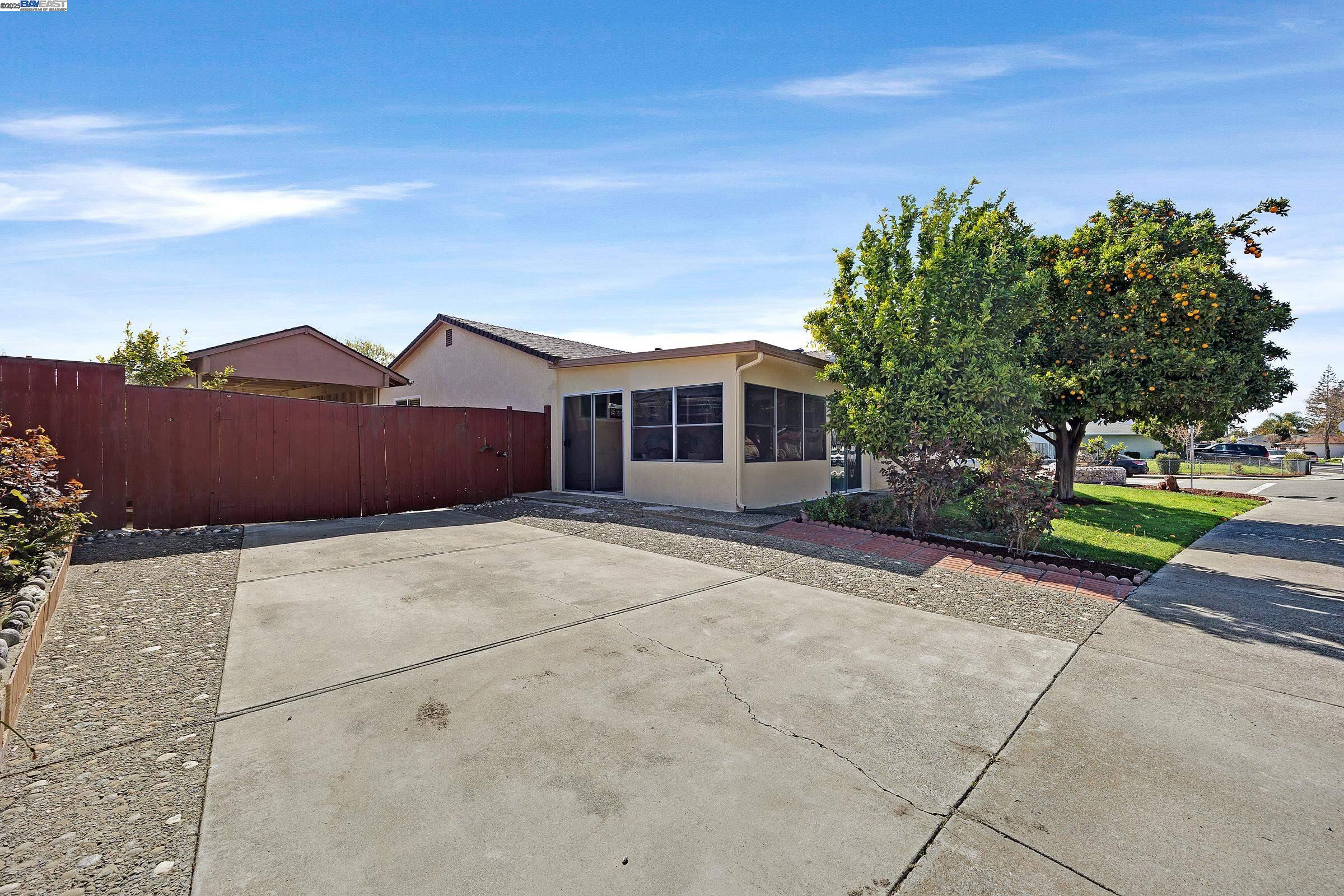 Detail Gallery Image 9 of 41 For 2702 Chinook Ct, Union City,  CA 94587 - 4 Beds | 2 Baths