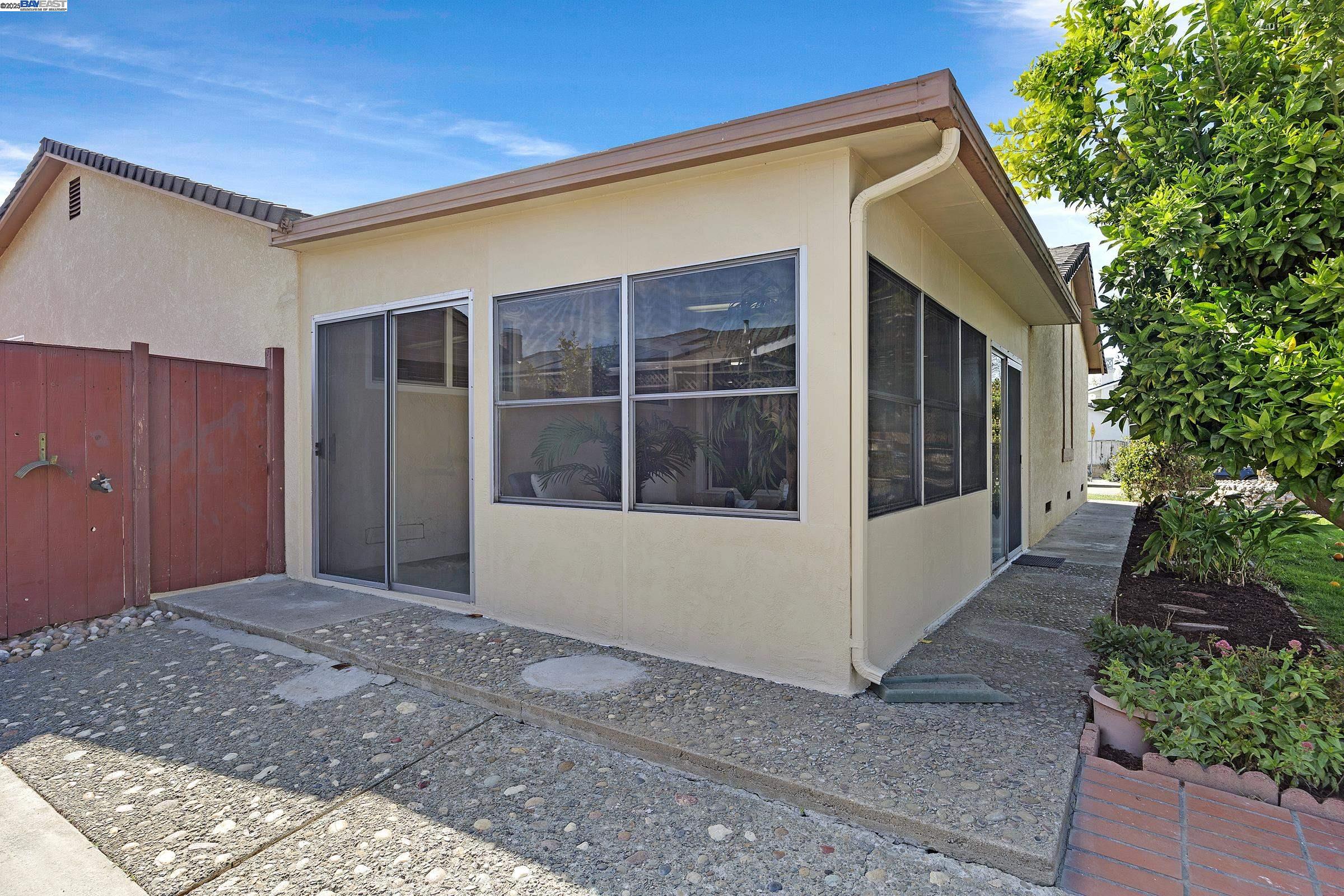 Detail Gallery Image 10 of 41 For 2702 Chinook Ct, Union City,  CA 94587 - 4 Beds | 2 Baths