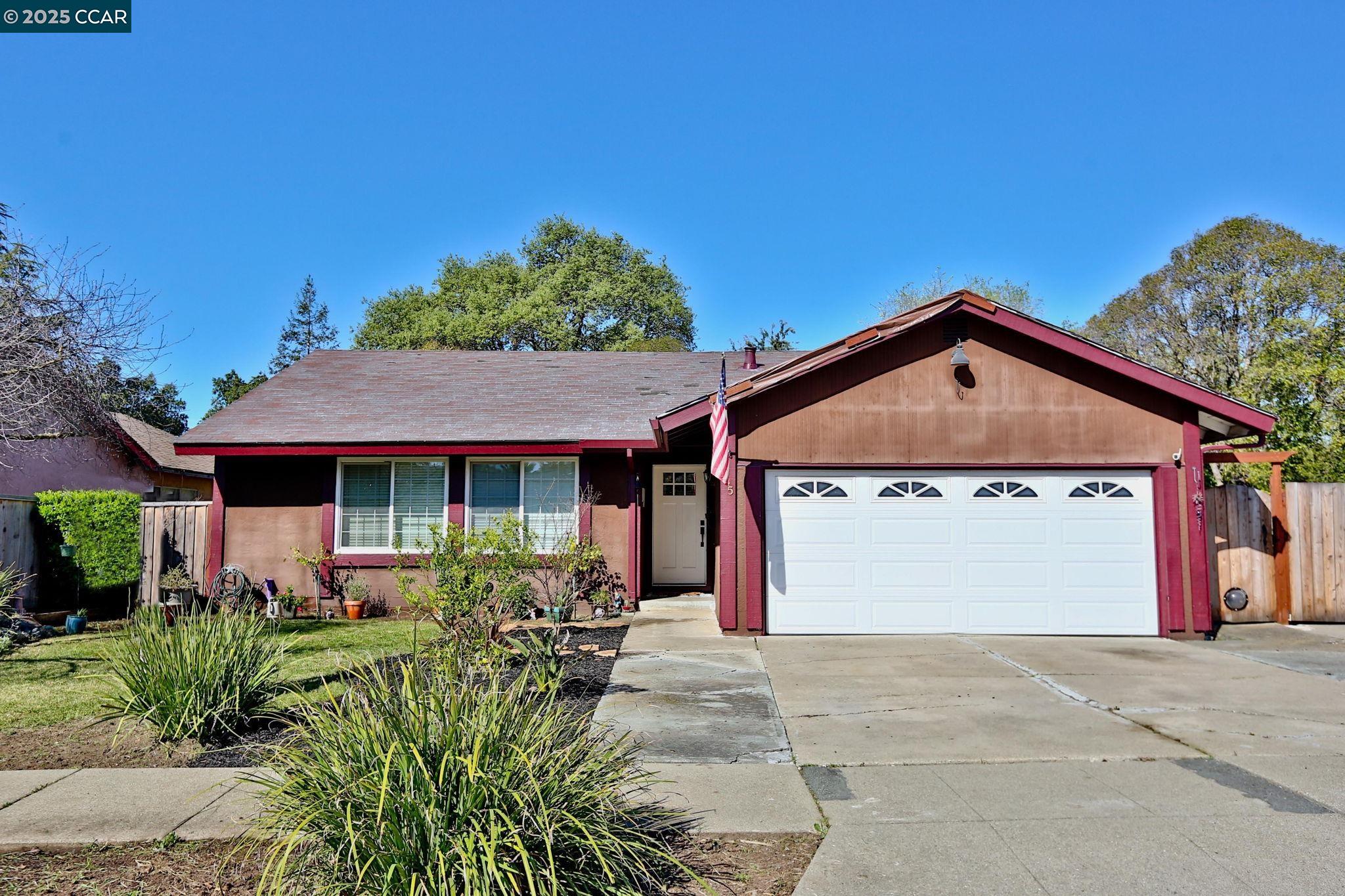 Detail Gallery Image 1 of 22 For 2745 Minert Rd, Concord,  CA 94518 - 3 Beds | 2 Baths