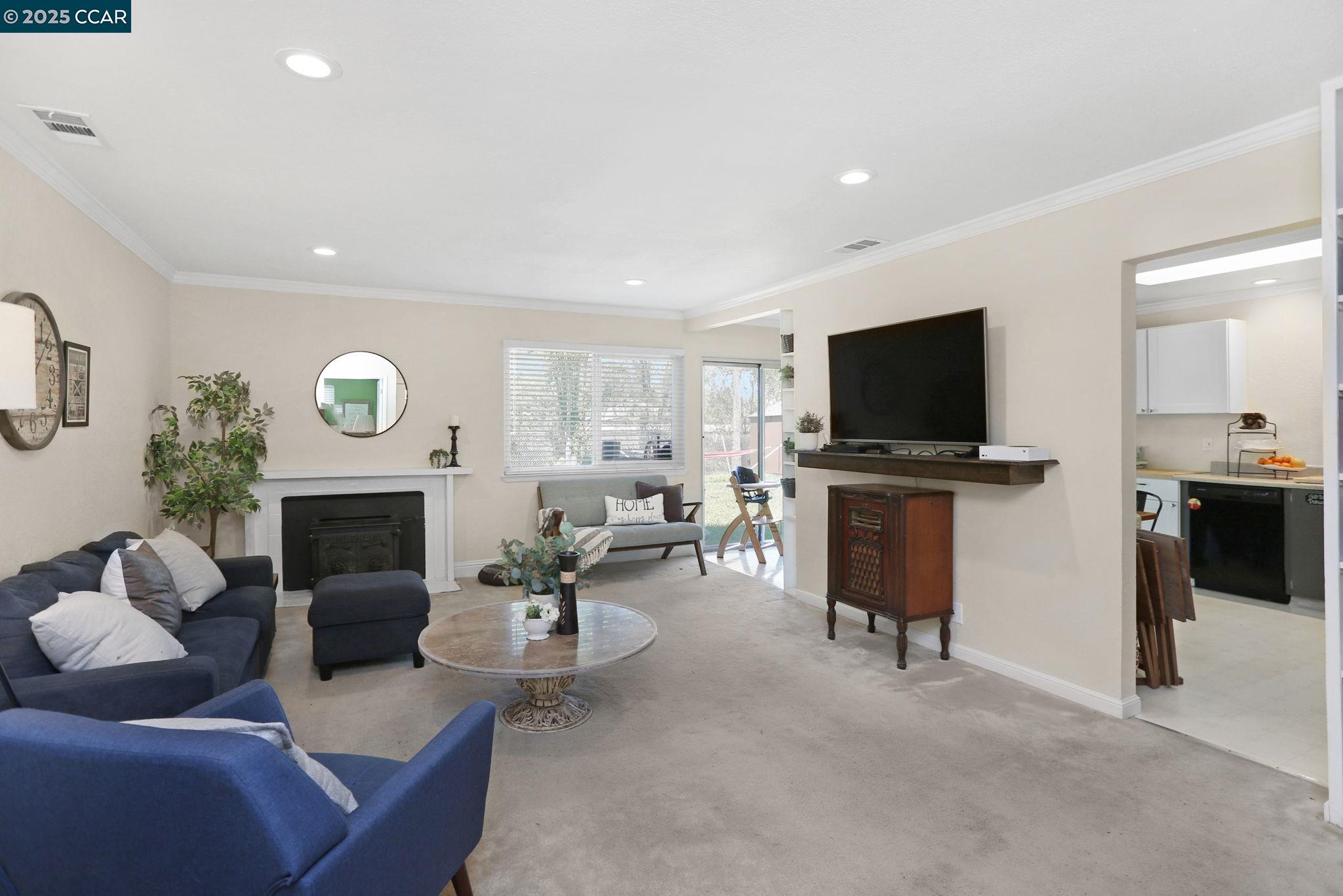 Detail Gallery Image 3 of 22 For 2745 Minert Rd, Concord,  CA 94518 - 3 Beds | 2 Baths