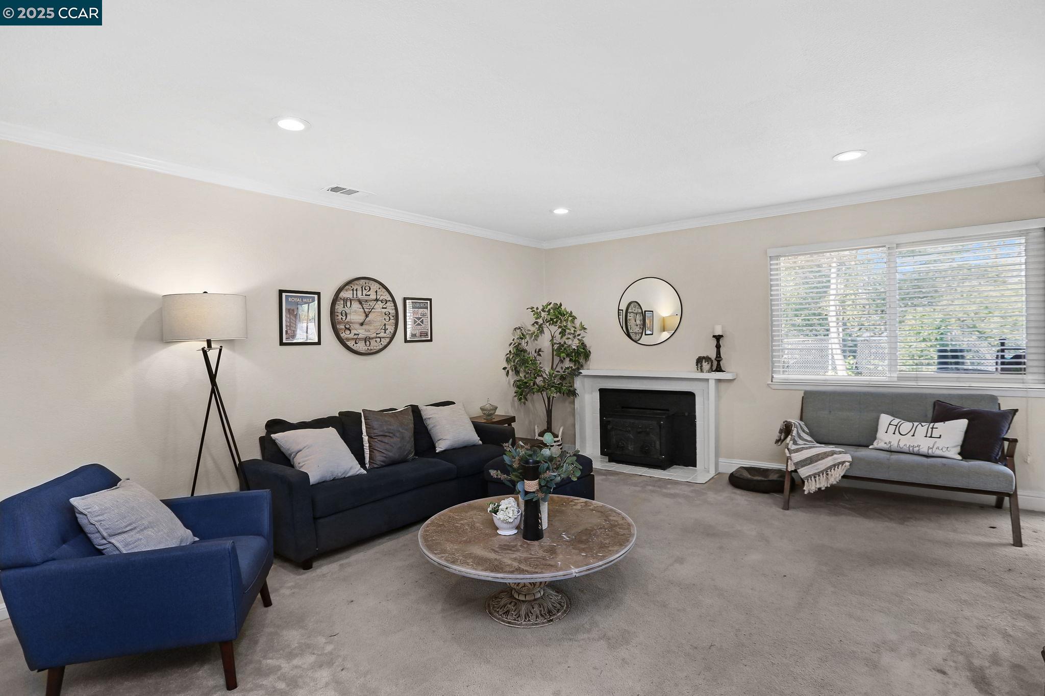 Detail Gallery Image 4 of 22 For 2745 Minert Rd, Concord,  CA 94518 - 3 Beds | 2 Baths