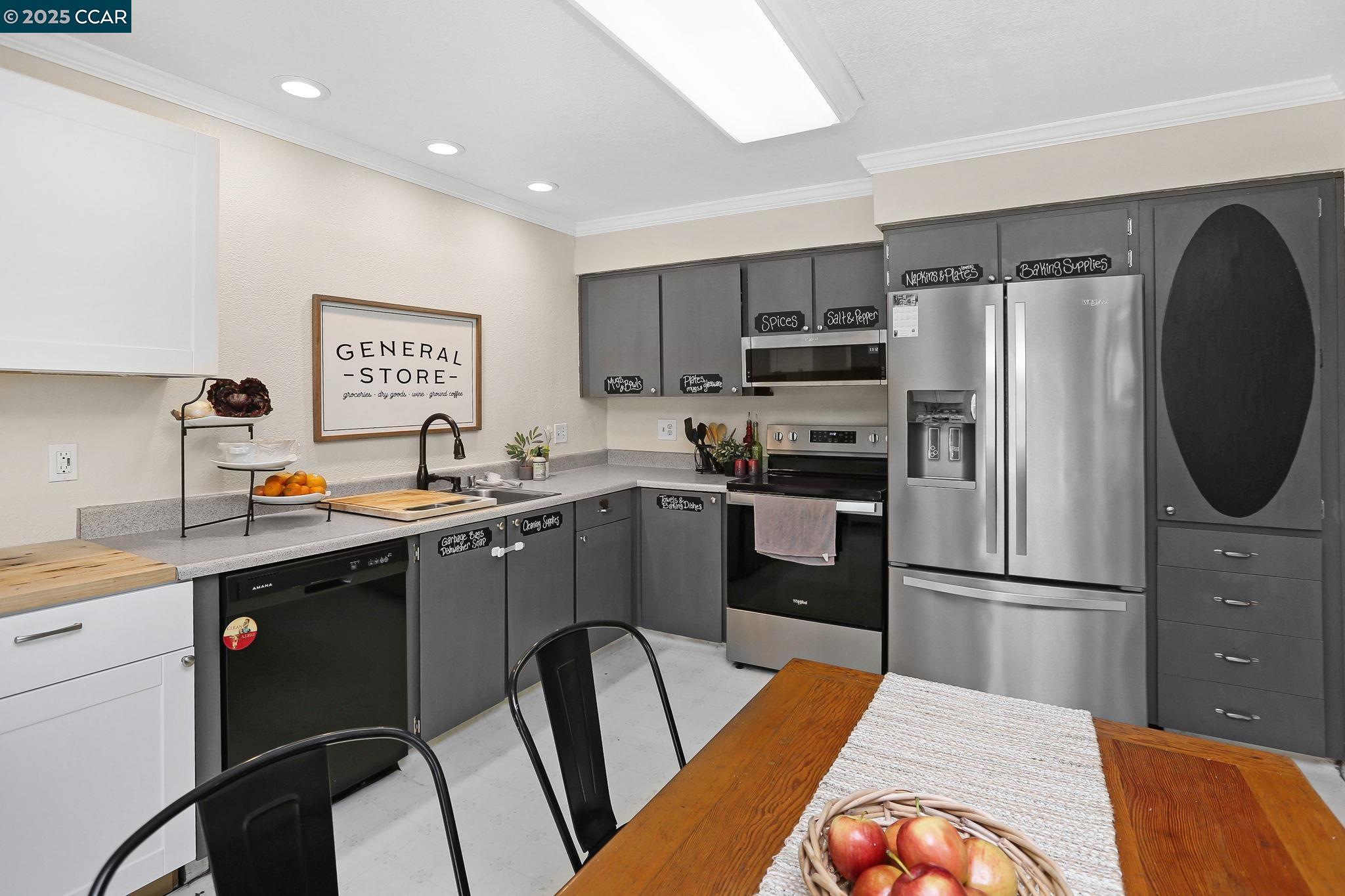 Detail Gallery Image 9 of 22 For 2745 Minert Rd, Concord,  CA 94518 - 3 Beds | 2 Baths