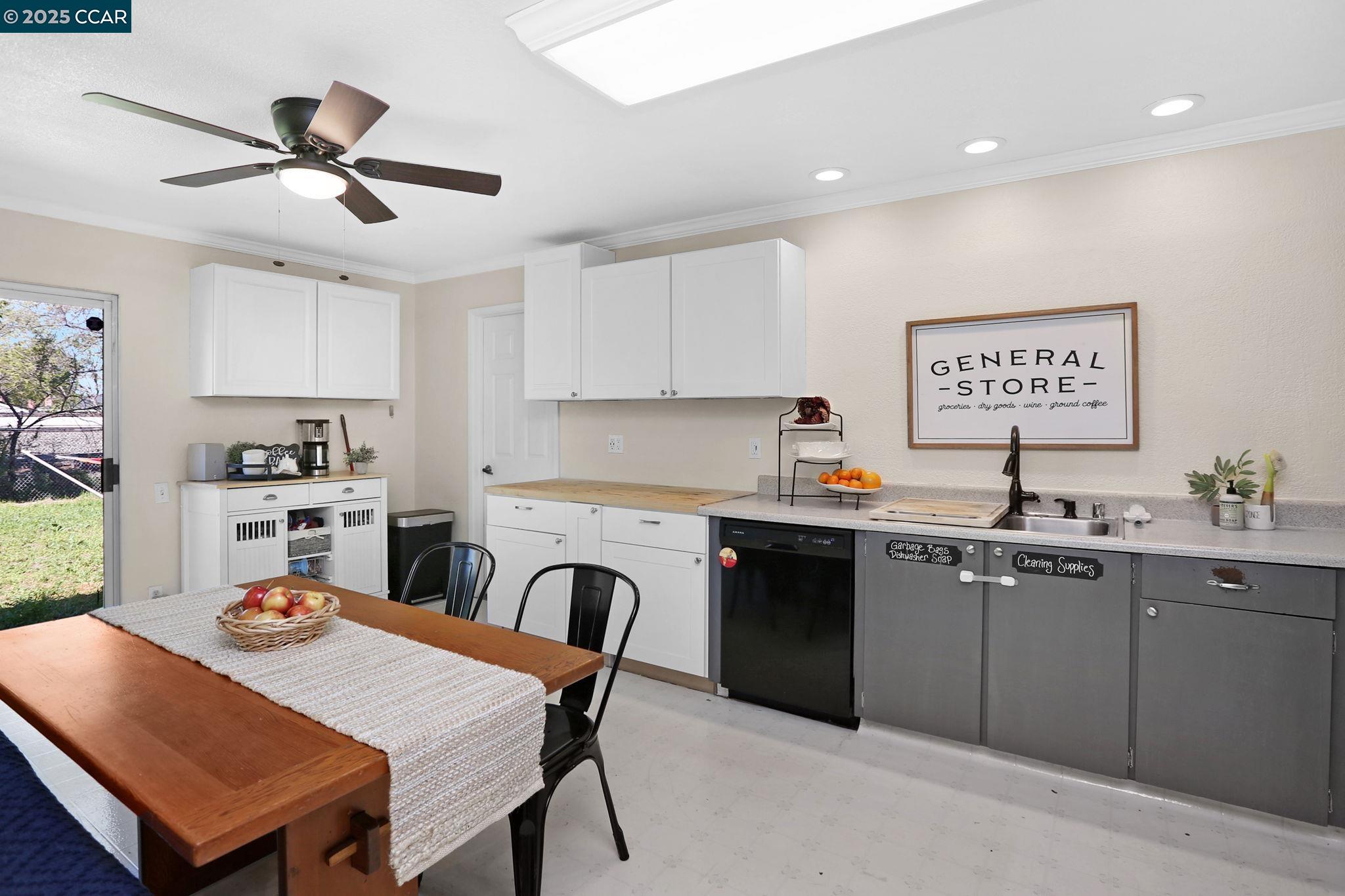Detail Gallery Image 10 of 22 For 2745 Minert Rd, Concord,  CA 94518 - 3 Beds | 2 Baths