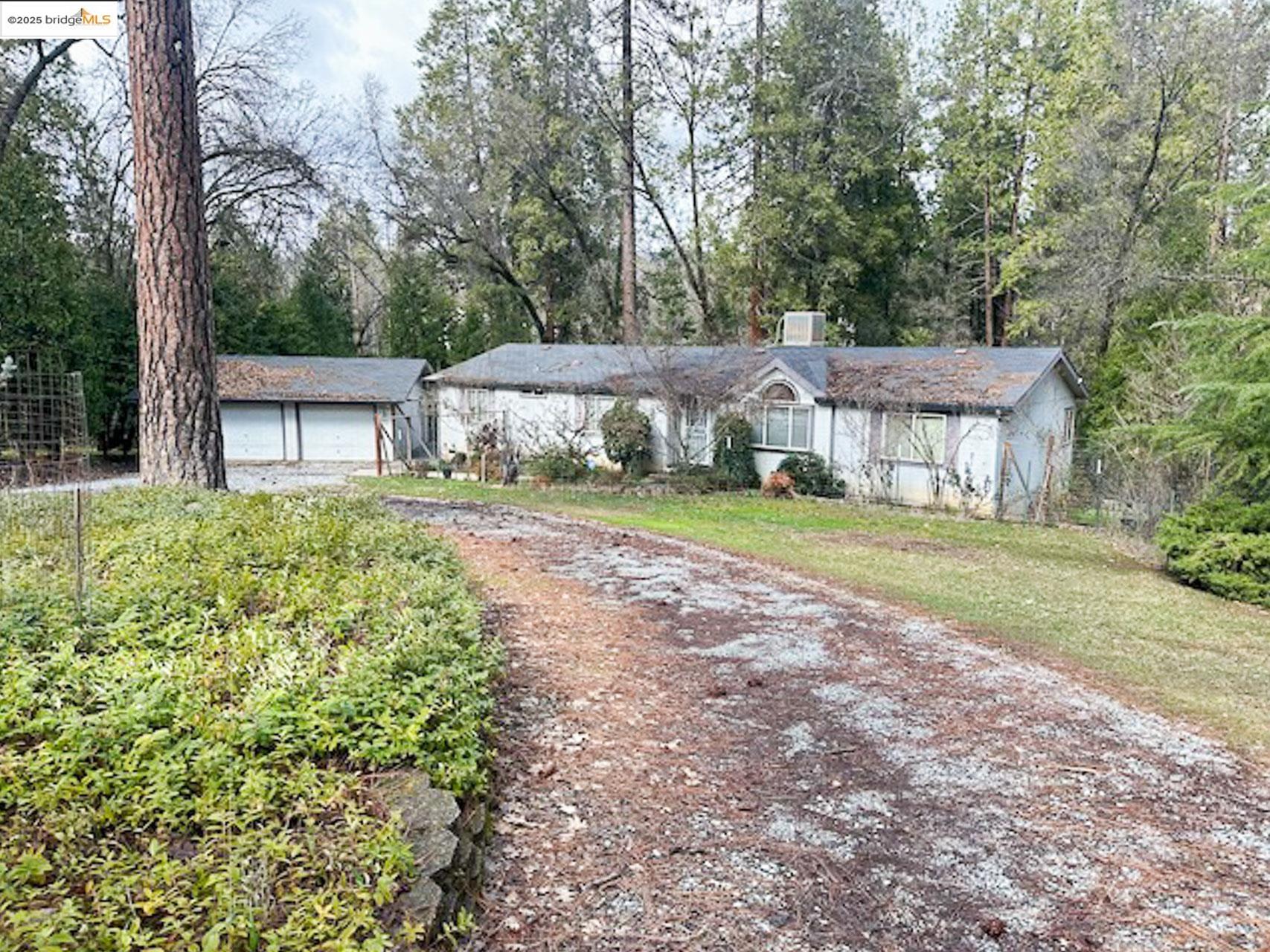 Detail Gallery Image 1 of 17 For 16230 Hidden Valley Rd, Sonora,  CA 95370 - 3 Beds | 2 Baths