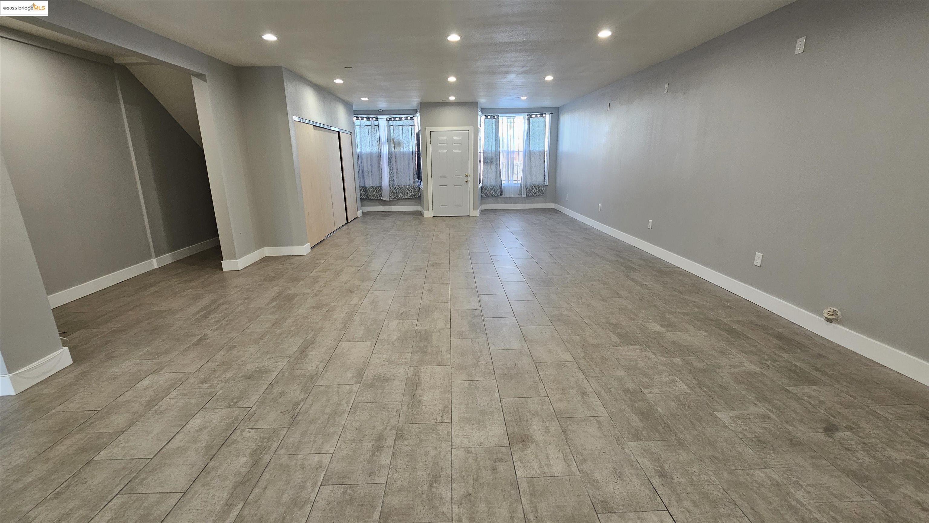 Detail Gallery Image 7 of 22 For 1625 International Blvd, Oakland,  CA 94606 - 3 Beds | 2 Baths