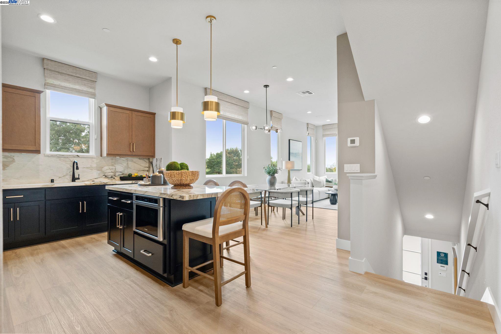 Detail Gallery Image 11 of 40 For 970 E Harcot Court, San Jose,  CA 95133 - 4 Beds | 4 Baths