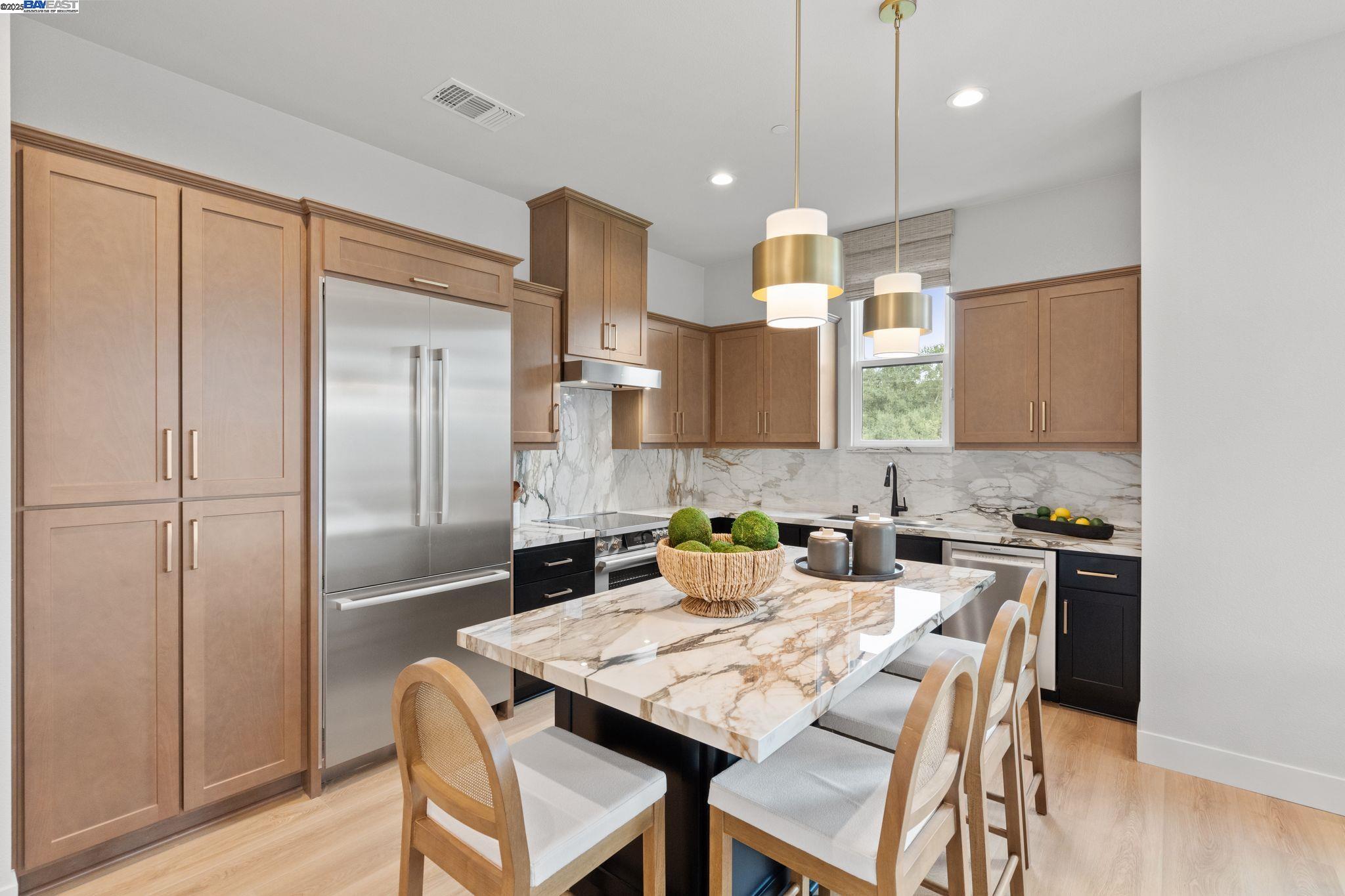 Detail Gallery Image 12 of 40 For 970 E Harcot Court, San Jose,  CA 95133 - 4 Beds | 4 Baths