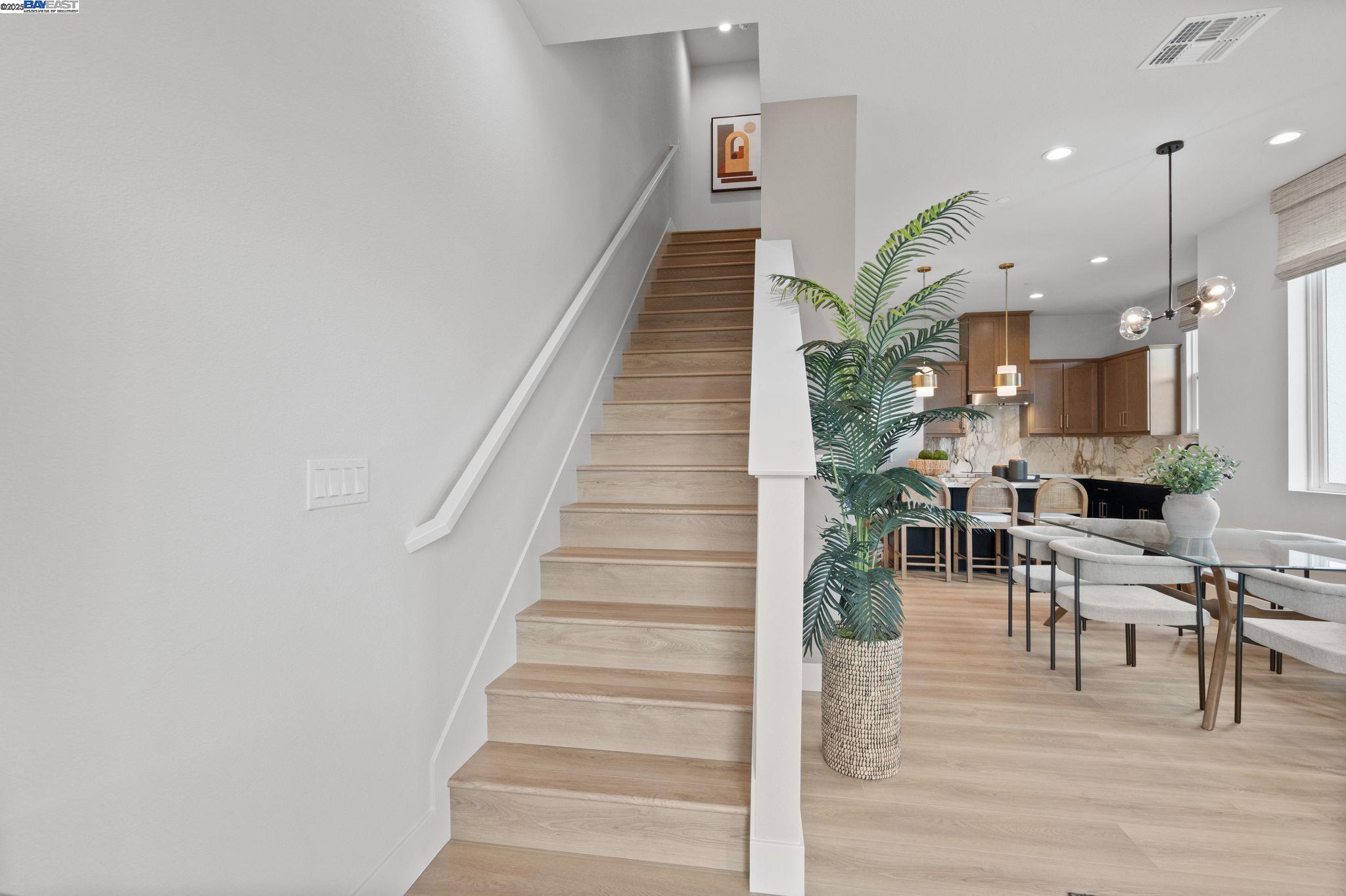 Detail Gallery Image 20 of 40 For 970 E Harcot Court, San Jose,  CA 95133 - 4 Beds | 4 Baths