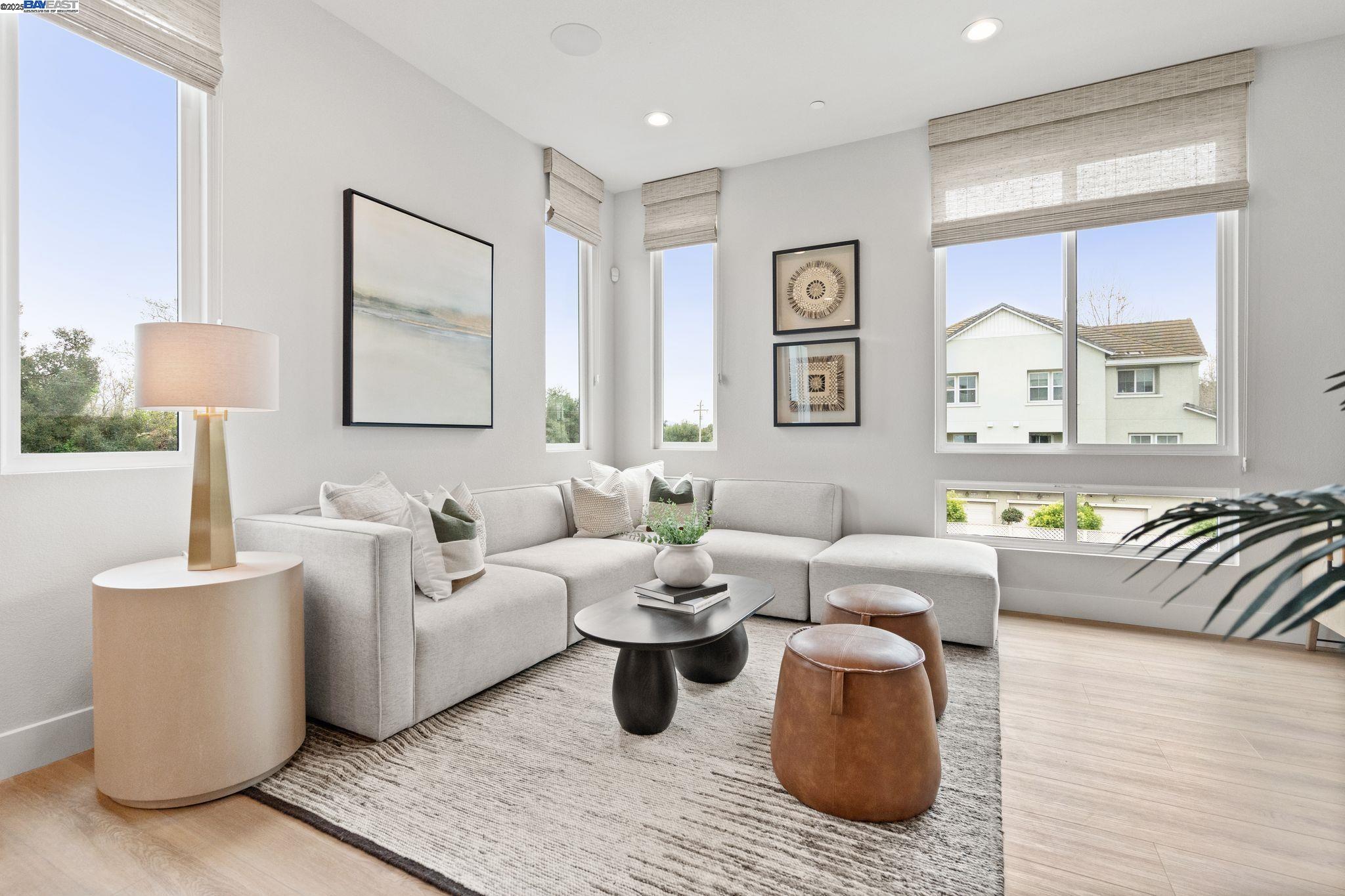 Detail Gallery Image 8 of 40 For 970 E Harcot Court, San Jose,  CA 95133 - 4 Beds | 4 Baths