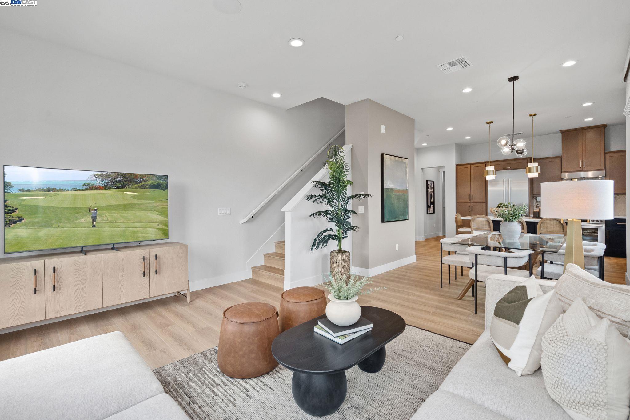 Detail Gallery Image 10 of 40 For 970 E Harcot Court, San Jose,  CA 95133 - 4 Beds | 4 Baths