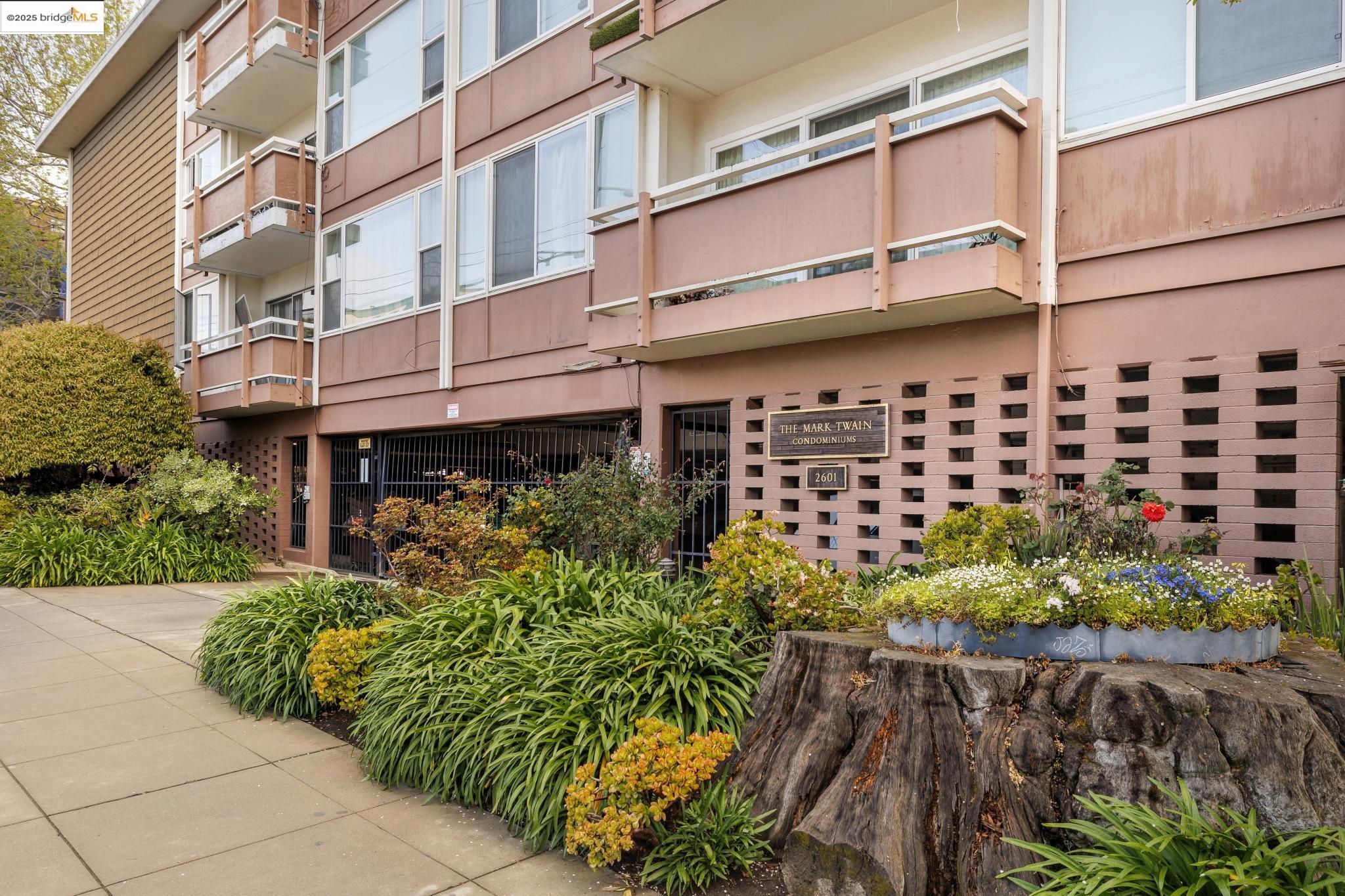 Browse active condo listings in MARK TWAIN CONDOMINIUMS